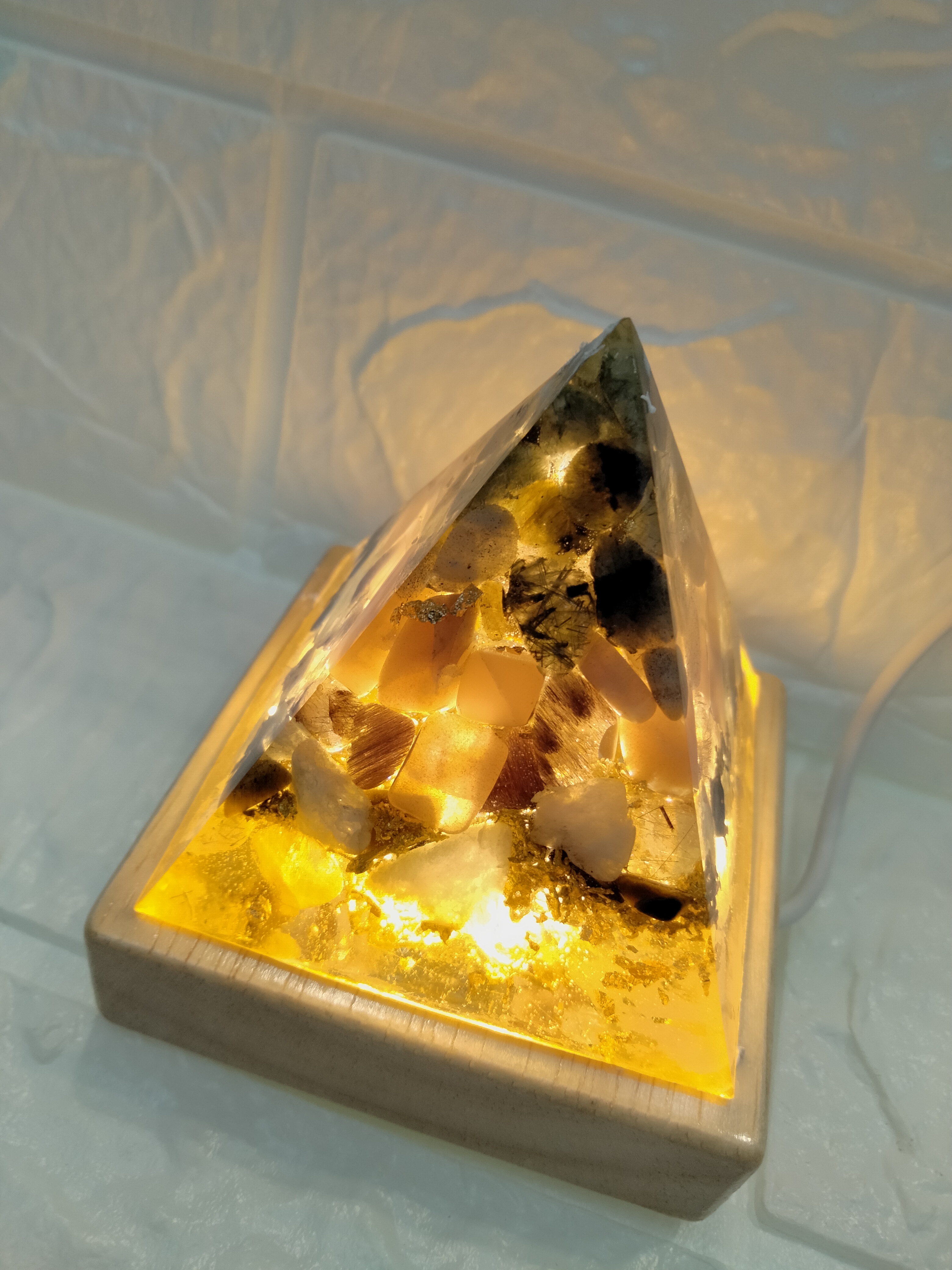 天然水晶能量塔（6×6 cm） 虎眼石,太陽石,拉長石,綠髮,銅髮