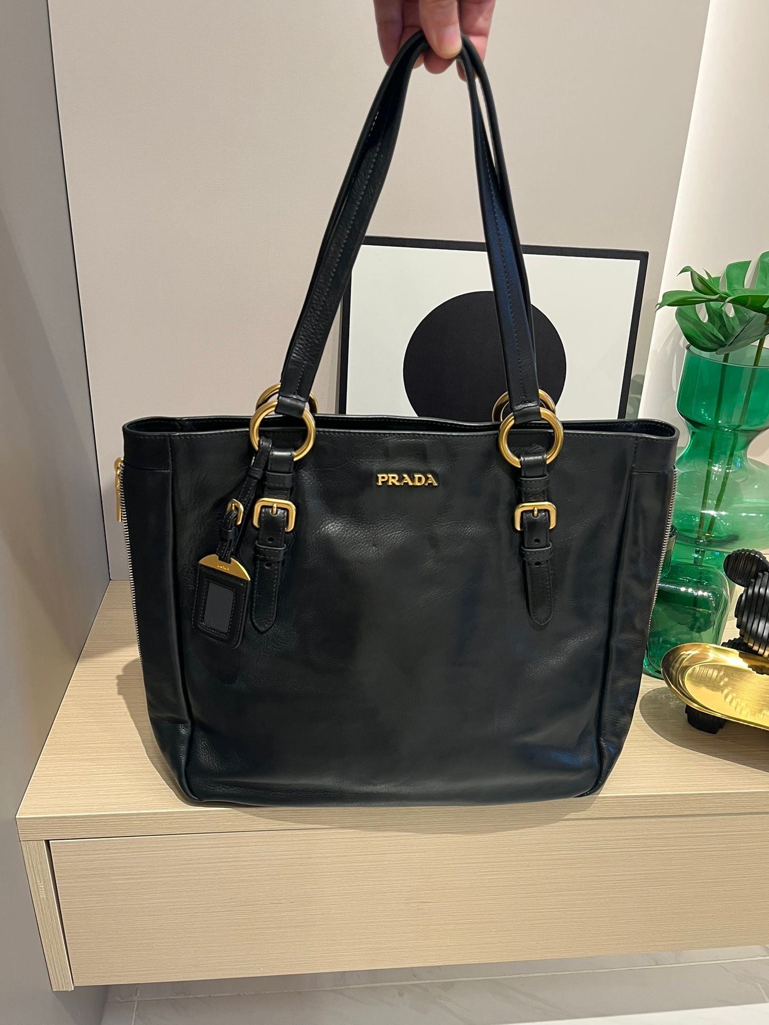 Prada calfskin SHOULDER BAG  100%Authentic,98%new  ✅Dust bag