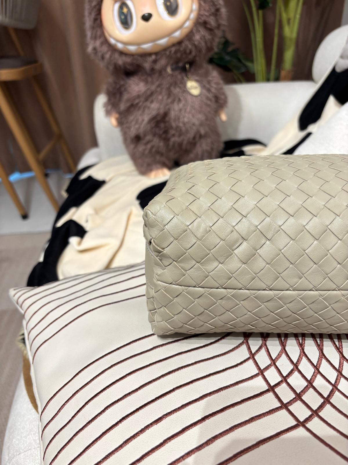 Bottega Veneta BV 飯盒包 100%Authentic, 98%bew ✅dust bag 