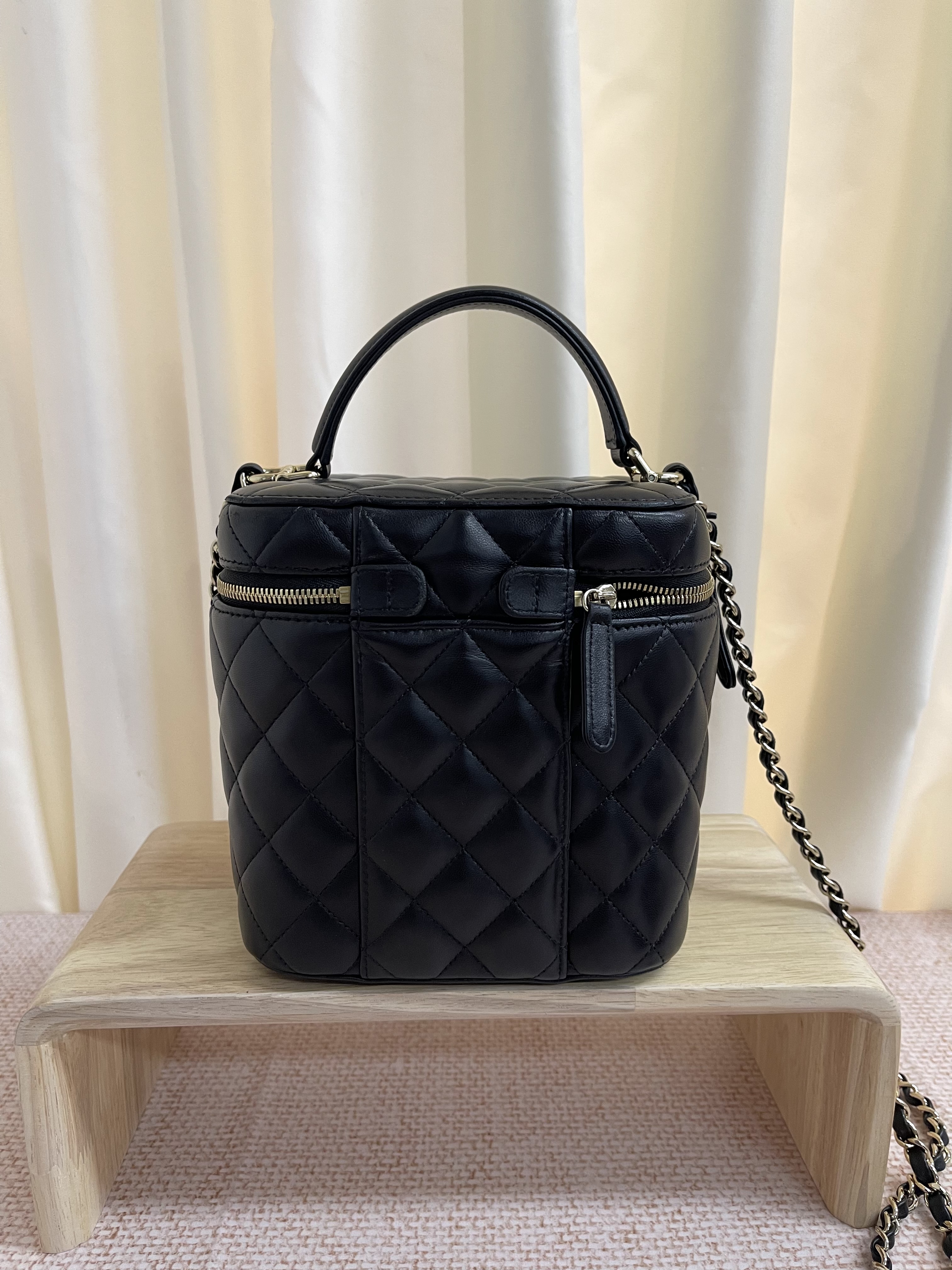 Pre-owned Chanel vanity case / 26NY101