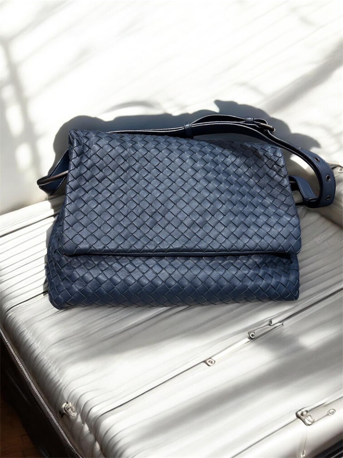 Bottega Veneta BV Shoulder Bag 深藍色小羊皮 100%Authentic, 95%new ✅dust bag