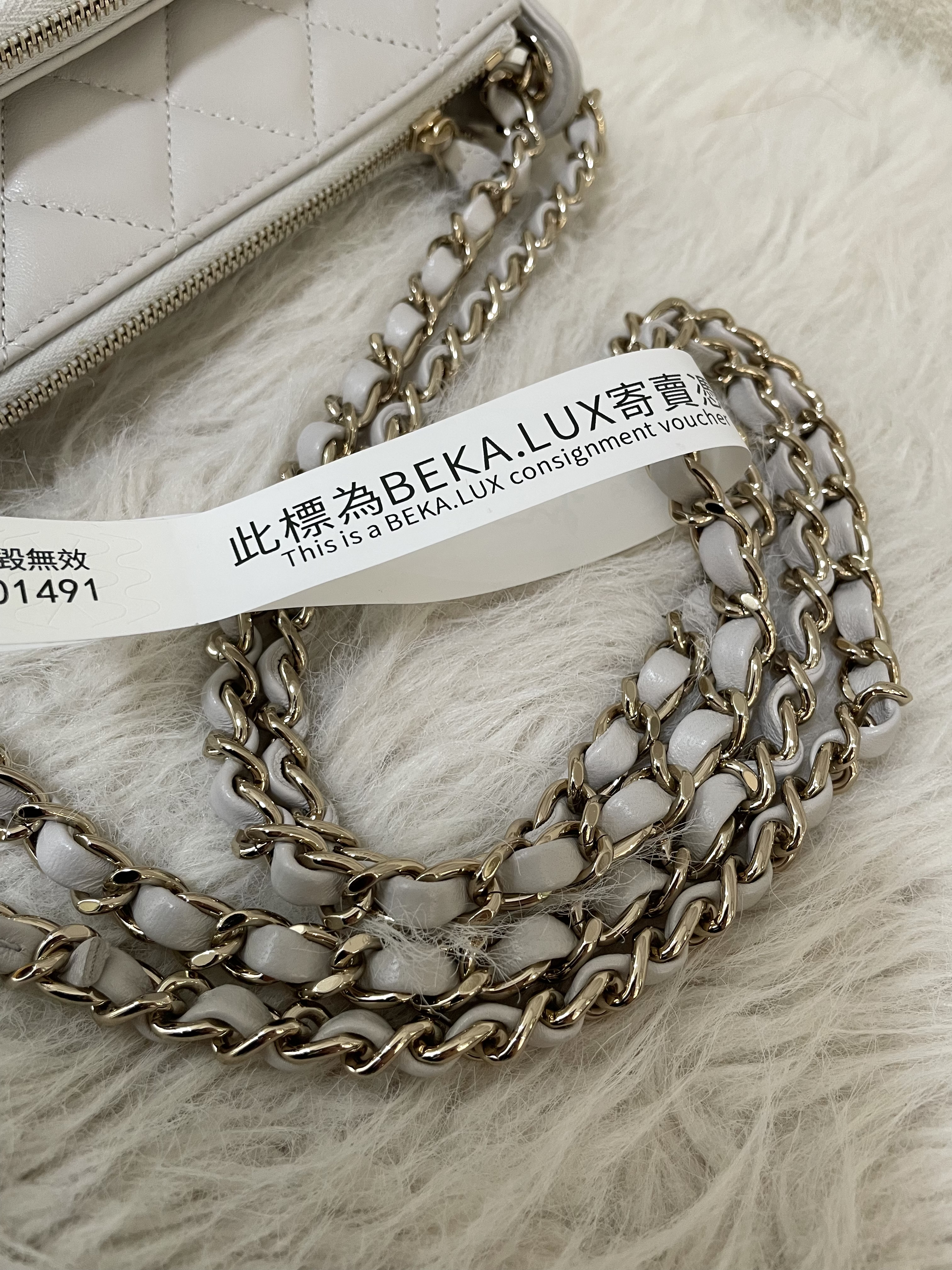 Pre-owned Chanel camera bag/ Product Code: 26031007