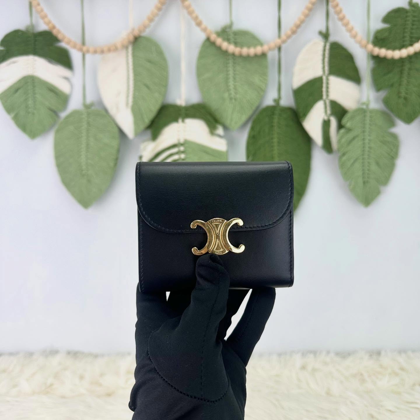 🤍PRE OWNED TRIOMPHE 黑金真皮三摺銀包 Small Size 全套有盒🖤