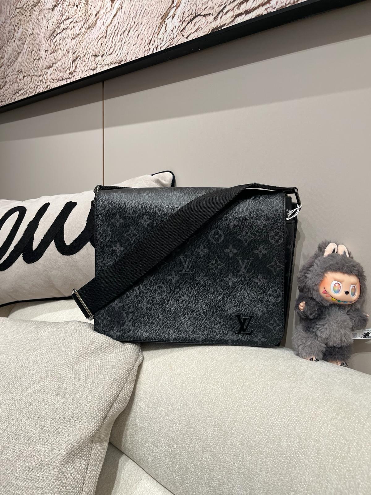 Lv DISTRICT PM Eclipse M45272 信差袋 crossbody bag 100%Authentic,98%new ✅專門店收據✅dust bag