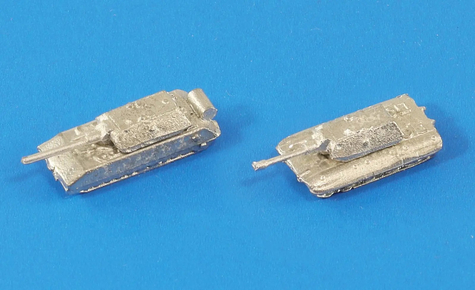 1/700 WWIl German Military Vehicle Set 3 (Includes One Metal Super-heavy tank Maus & One E-100)