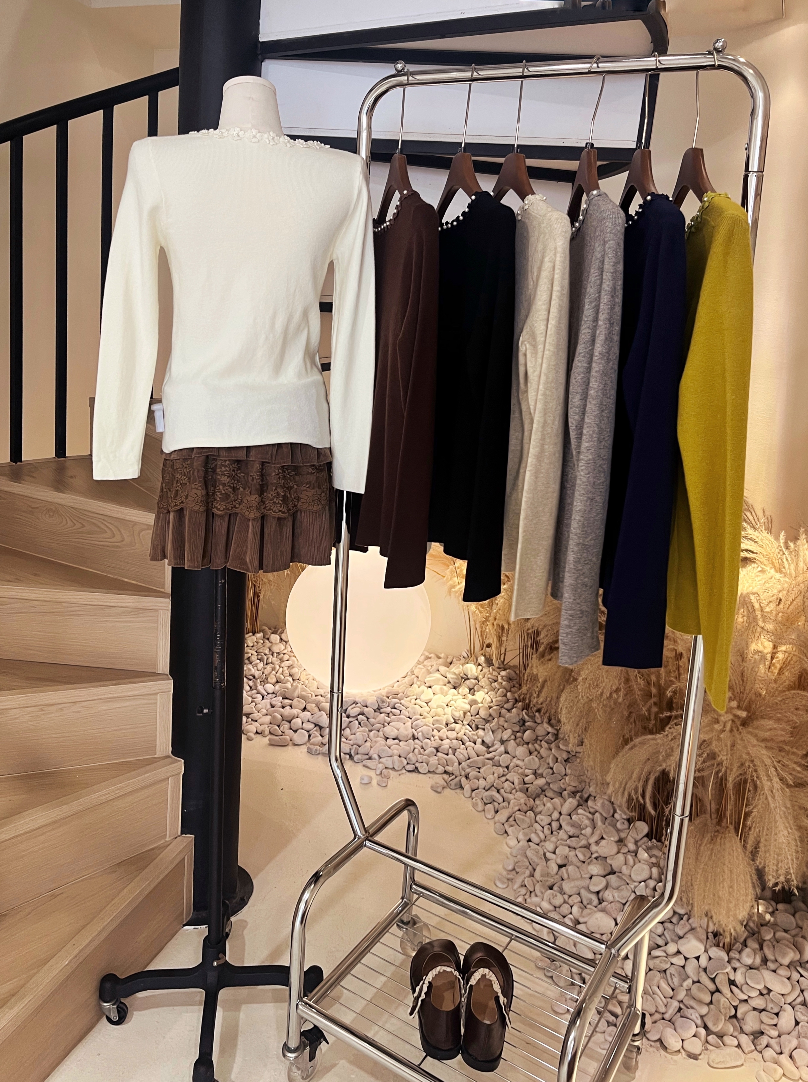 花花领针织上衣