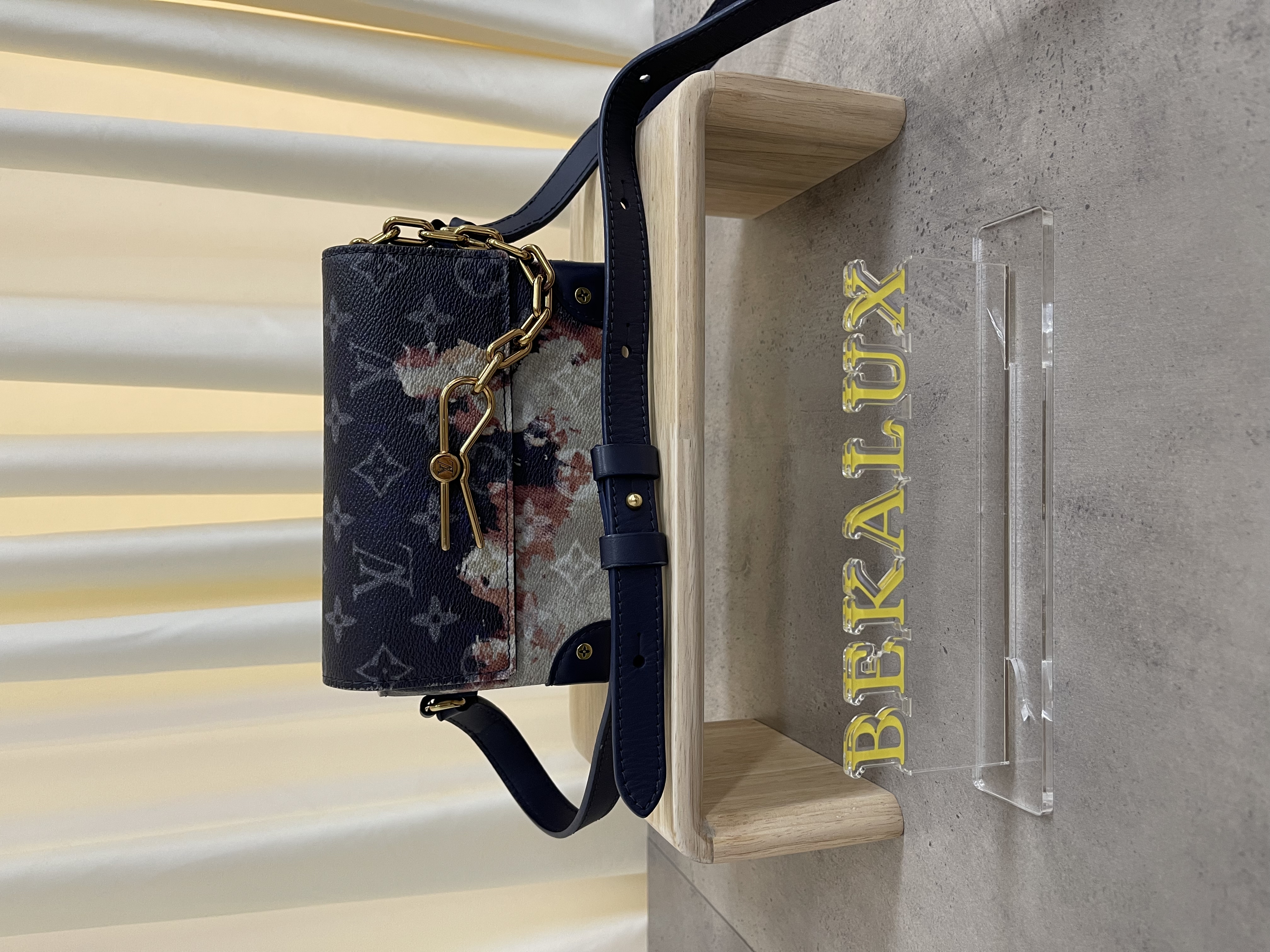 Pre owned LV case / steamer 