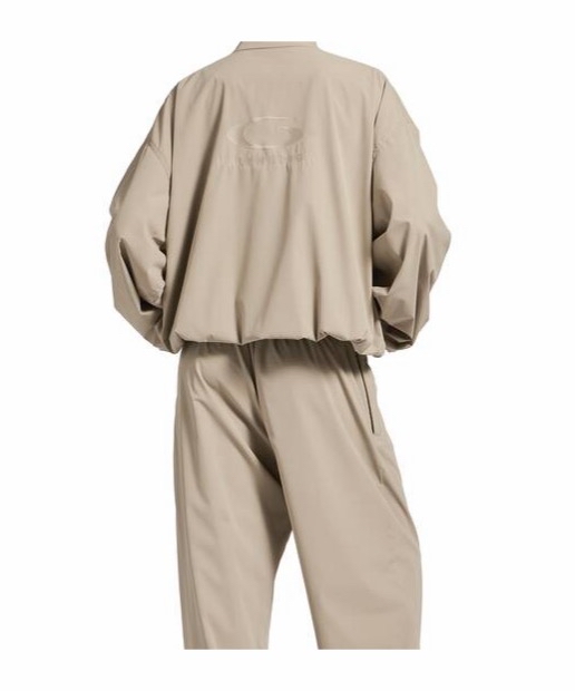 Balenciaga 女士 折叠式运动外套XXS XS S M L XL码模特身高 180 厘米，穿 S 码 