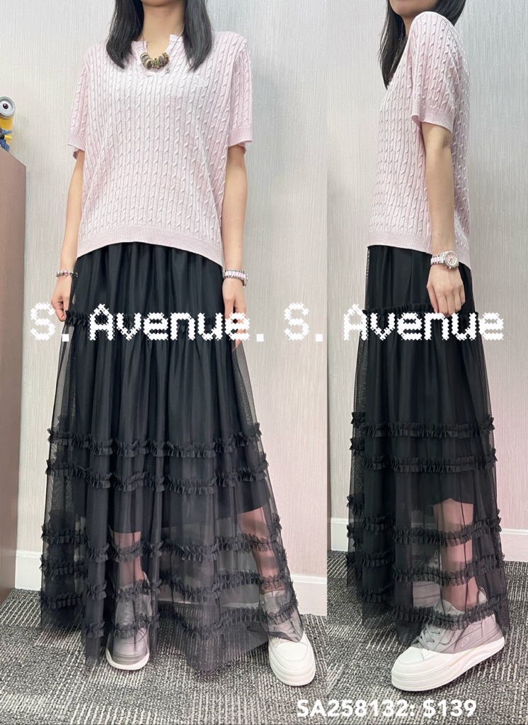 SA258132: 短袖V領繡心心鈕紋線top