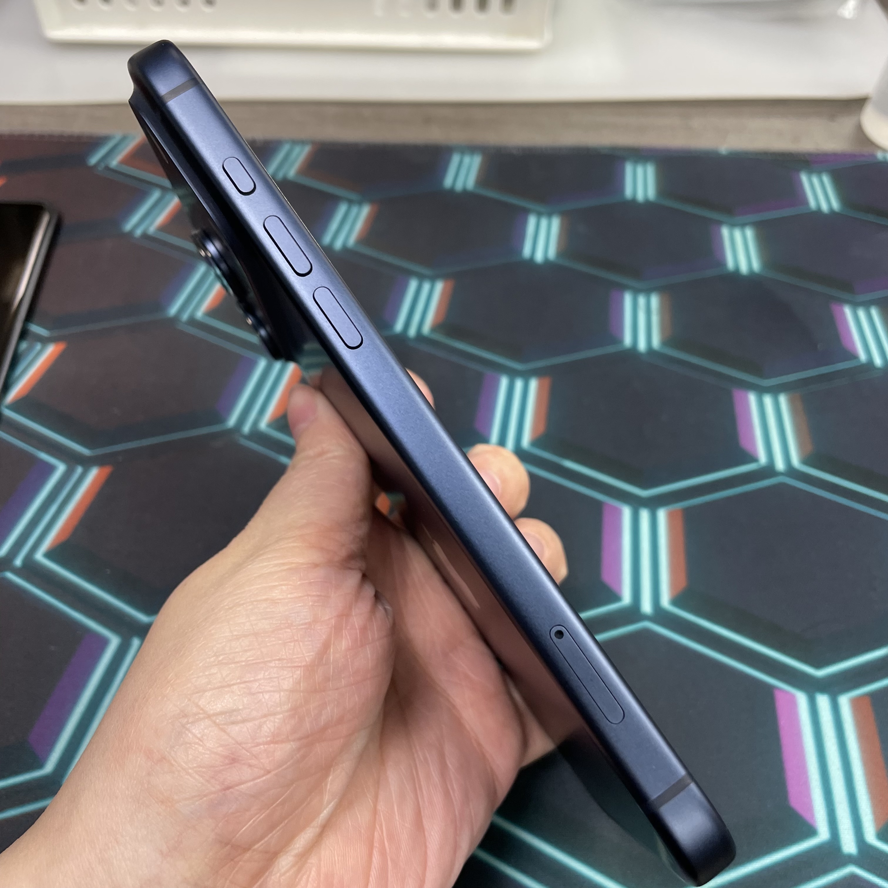 *8240 17 Pro max 完美機 512GB 電100 藍色 blue