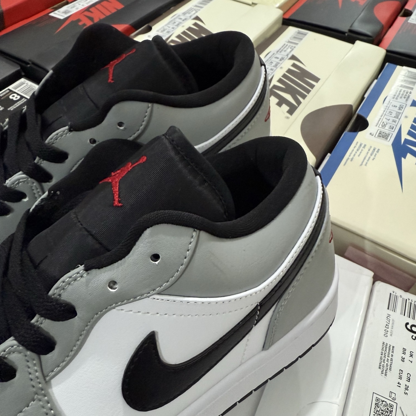 Nike Jordan Air Jordan 1 Low "Light Smoke Grey" 553558-030 