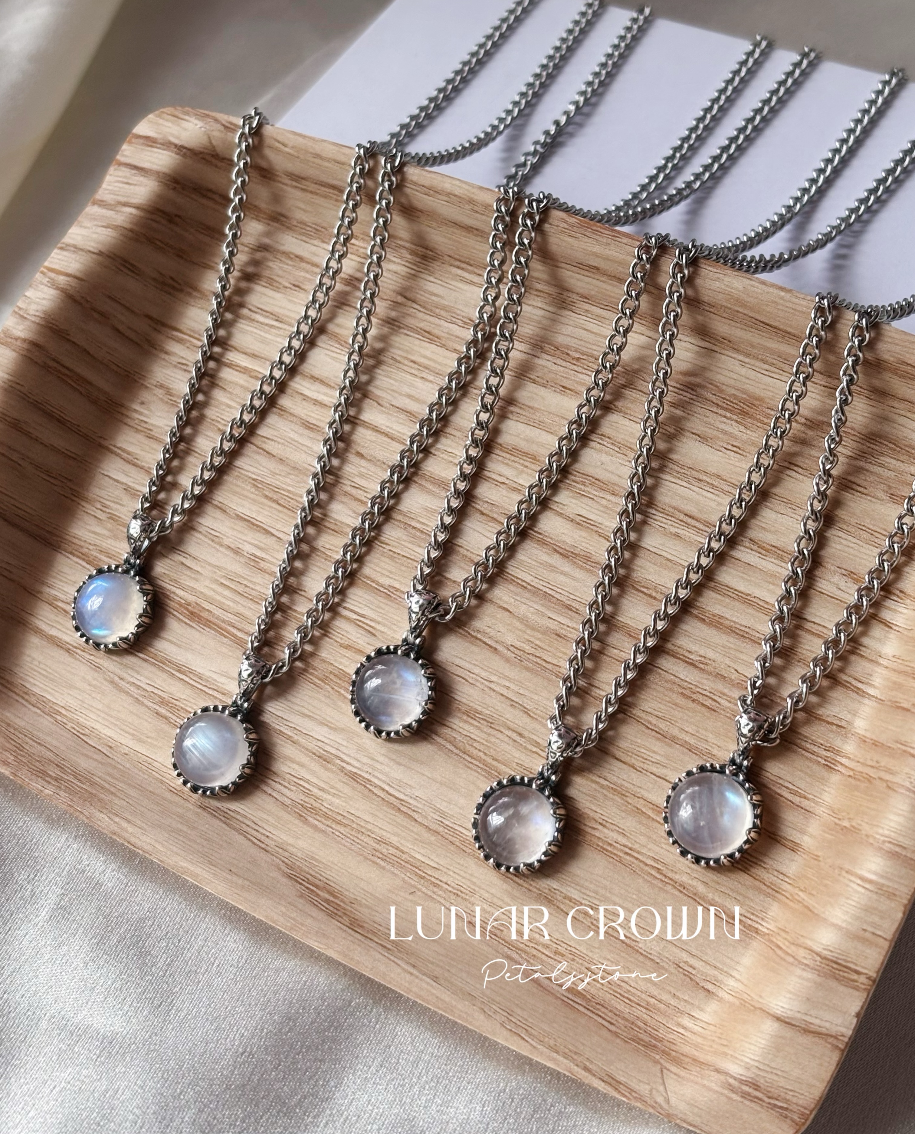 ˚ ༘ ☾LUNAR Crown|藍光月亮石頸鏈👑