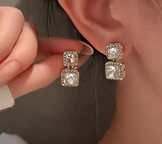 Gilded Glimmer Drops