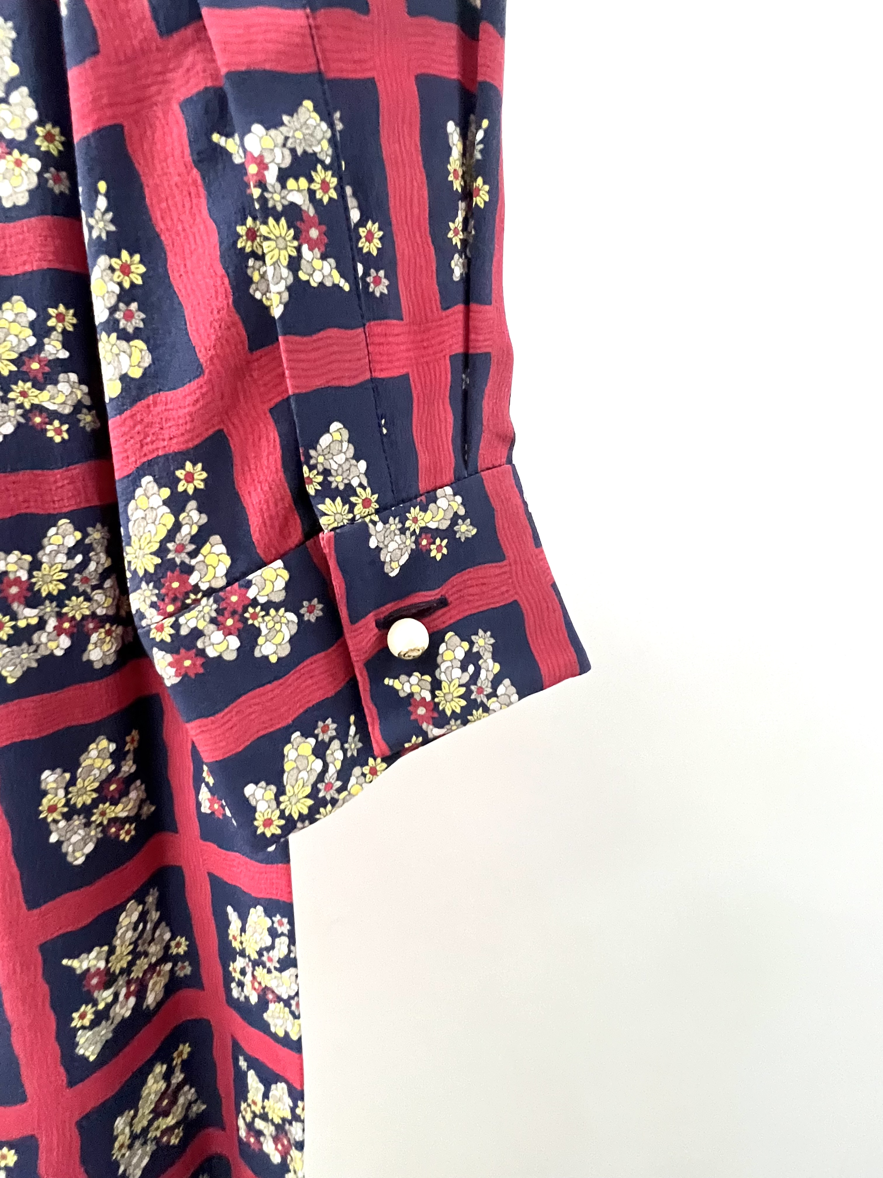 Pre-Owned GUCCI Geometric Flower Print Silk Midi Shirt Dress / Product Code: 26051909