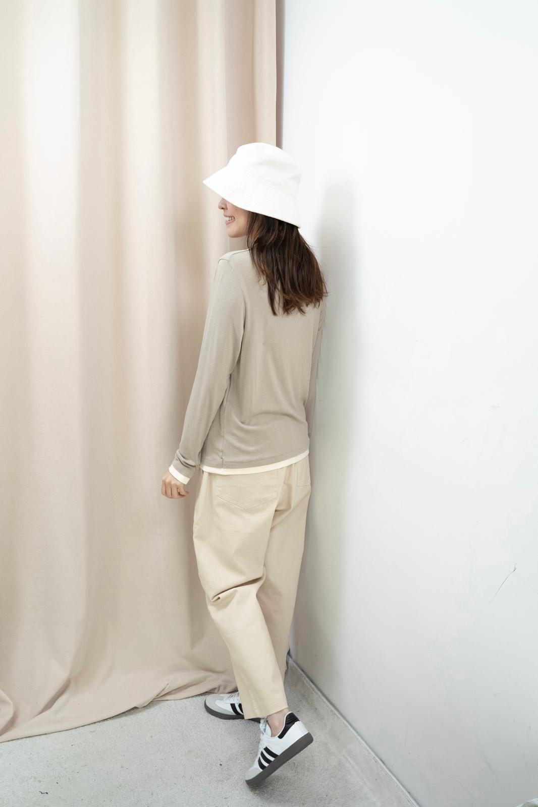 超彈拼色領邊上衣（深米色）