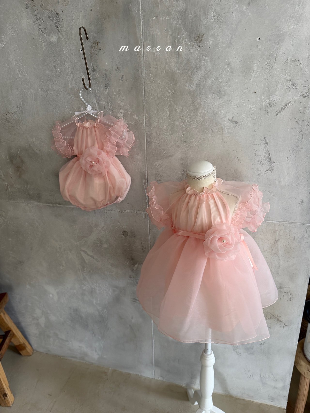 ☀️預訂 韓國直送☀️🇰🇷Marron兩色玫瑰腰帶薄紗泡泡袖包屁衣