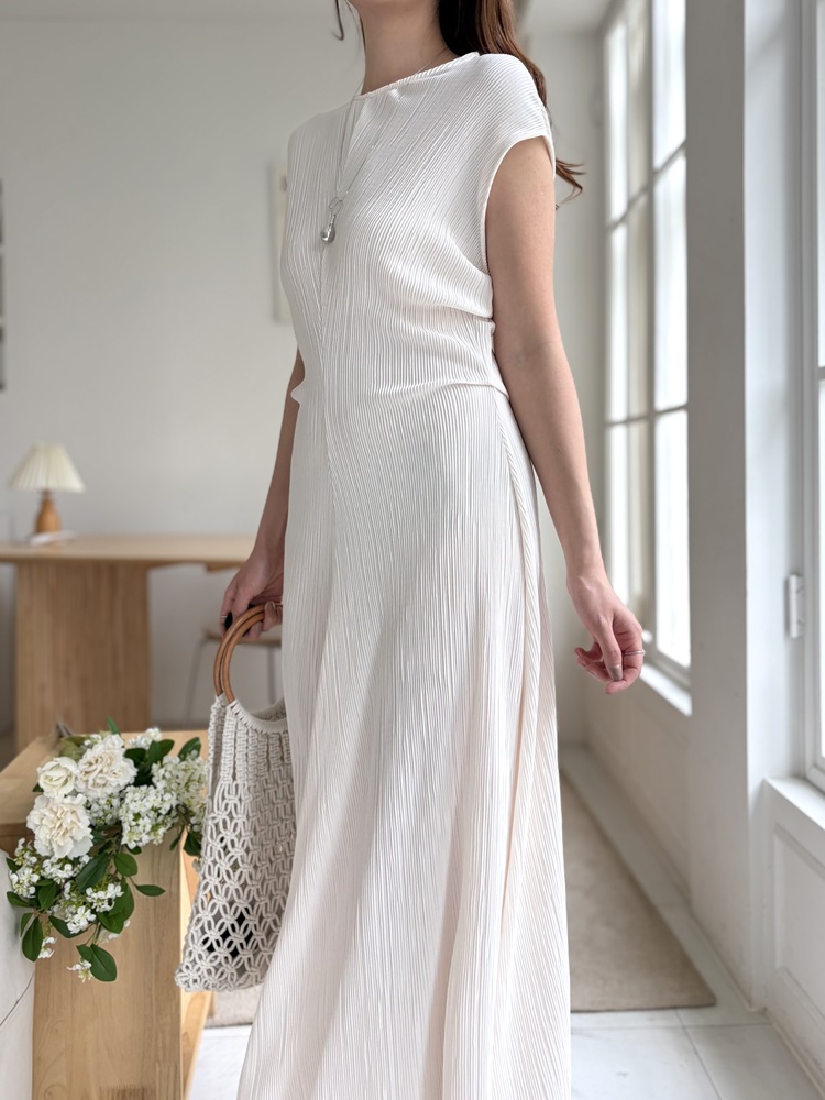 Elea Ribbed Flowy Dress (Ivory)