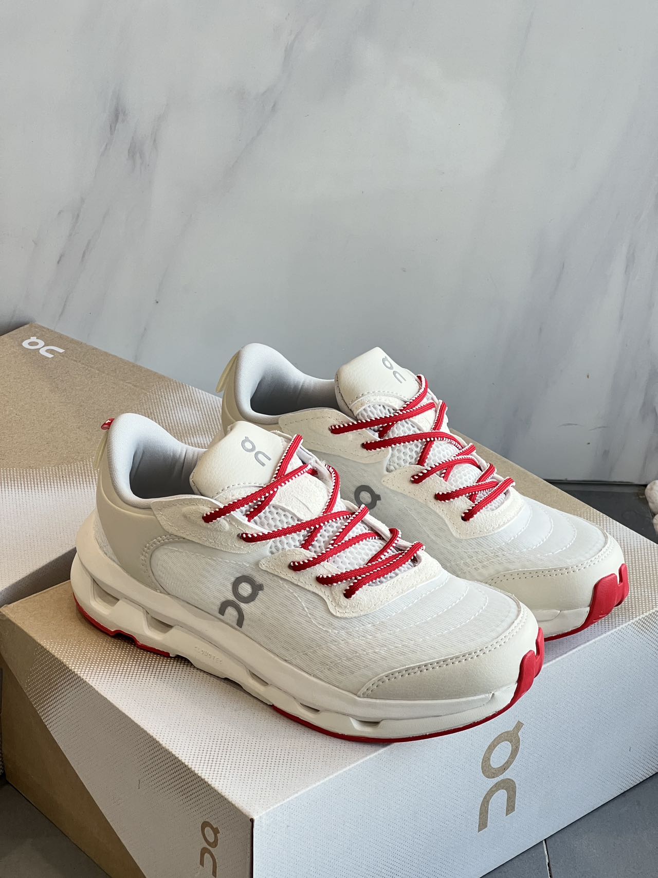 $388對。On 昂跑 Cloudzone Moon 2026 新品 情侶運動跑鞋