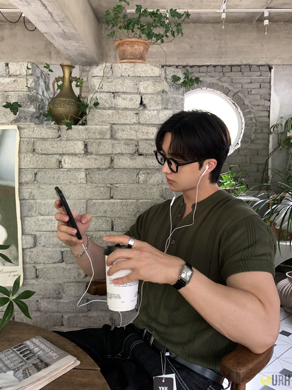 【100%保證韓國直送】French Linen 輕盈修身高透氣亨利領條紋針織衫 👕 [7 color] RL115036