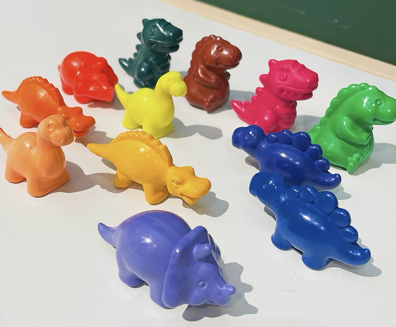 12 color Dinasaur Crayon 