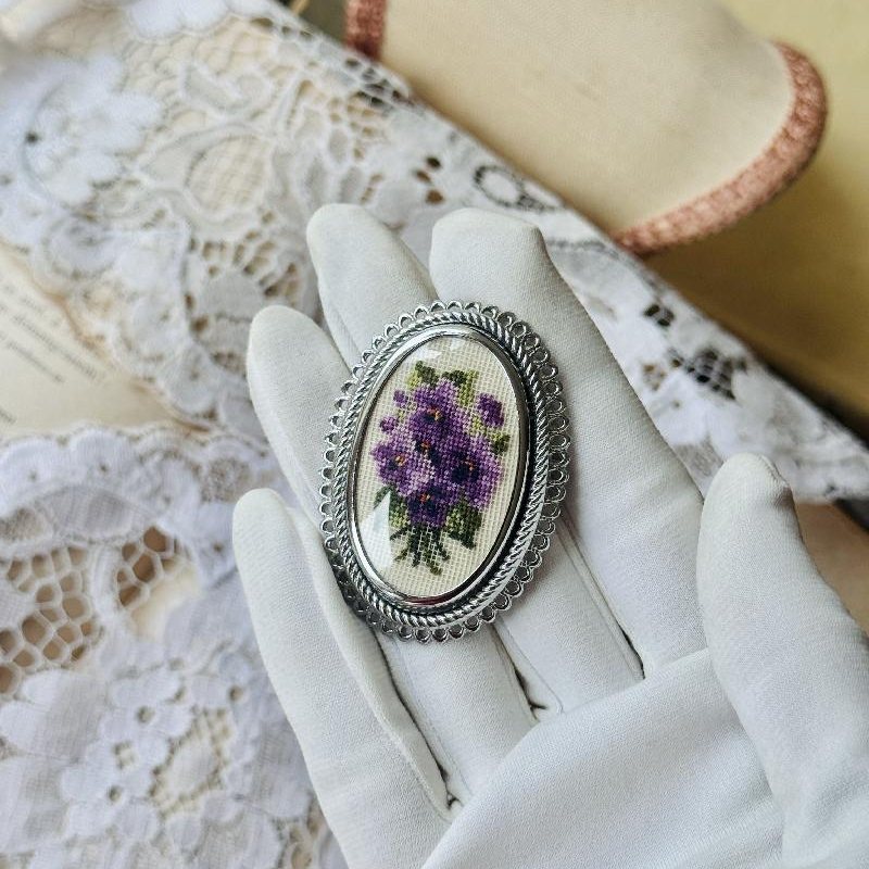 Vintage C.a. 1960s Silver Frame Forget Me Not Petit Needlepoint Brooch(MT2347)