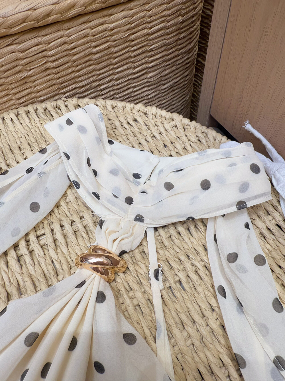 显瘦纸片人法式复古花纹修身显瘦设计感金属 Polka Dot Halter Neck Top 