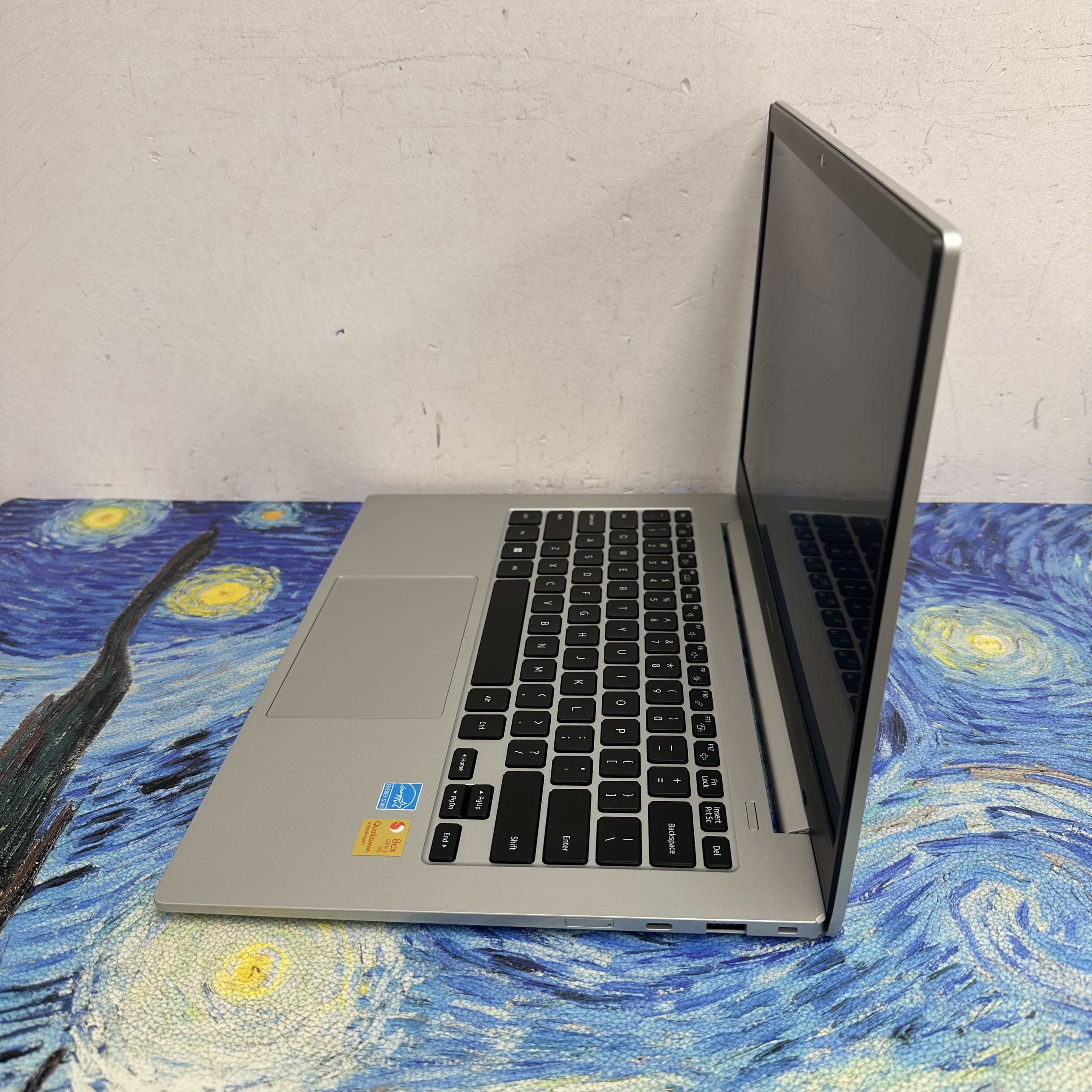 #5909 (14寸 5G版🤩三星文書機) Samsung / Snapdragon 8cx Gen2 / 8GB Ram/256GB SSD/超輕薄機身/支援MicroSD/ Book4 Pro /Laptop / Notebook /銀色 / Movie / Netflix / WiFi + Cellular /