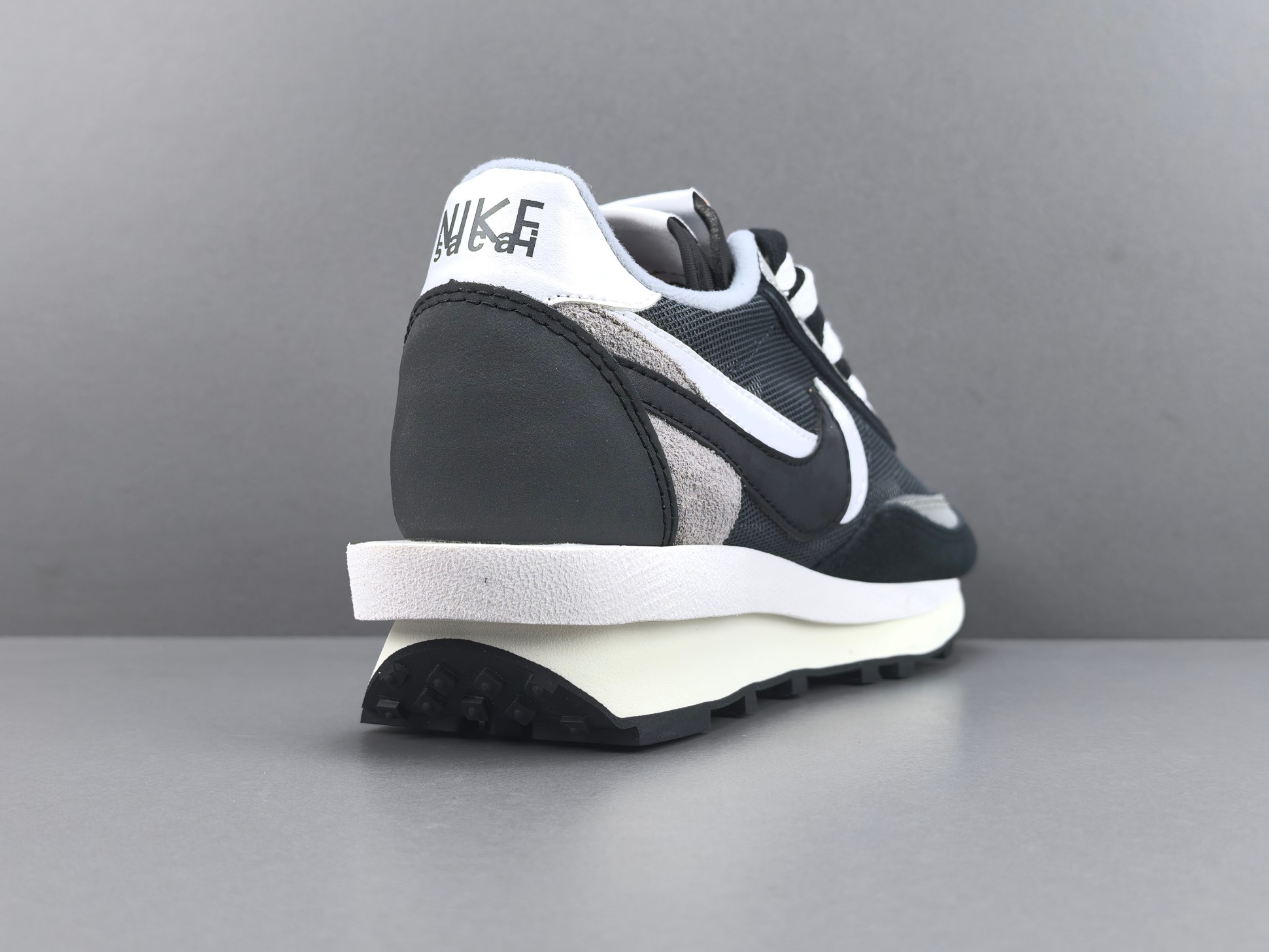 Nike LDWaffle x Sacai "Black Anthracite" BV0073-001