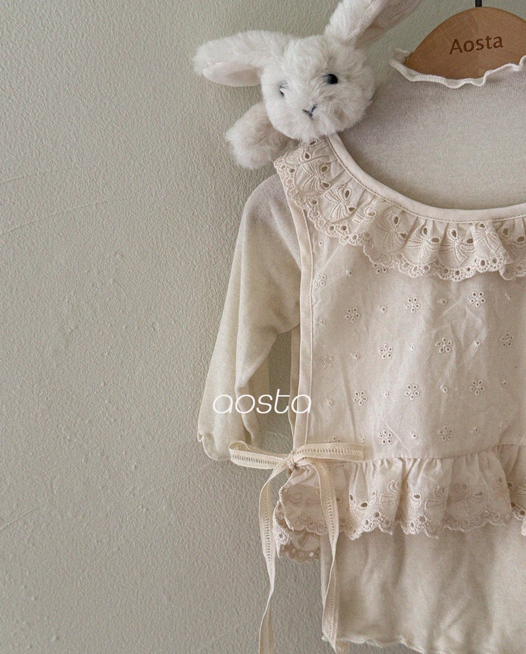 Aosta | [Lace Olivia Vest]
