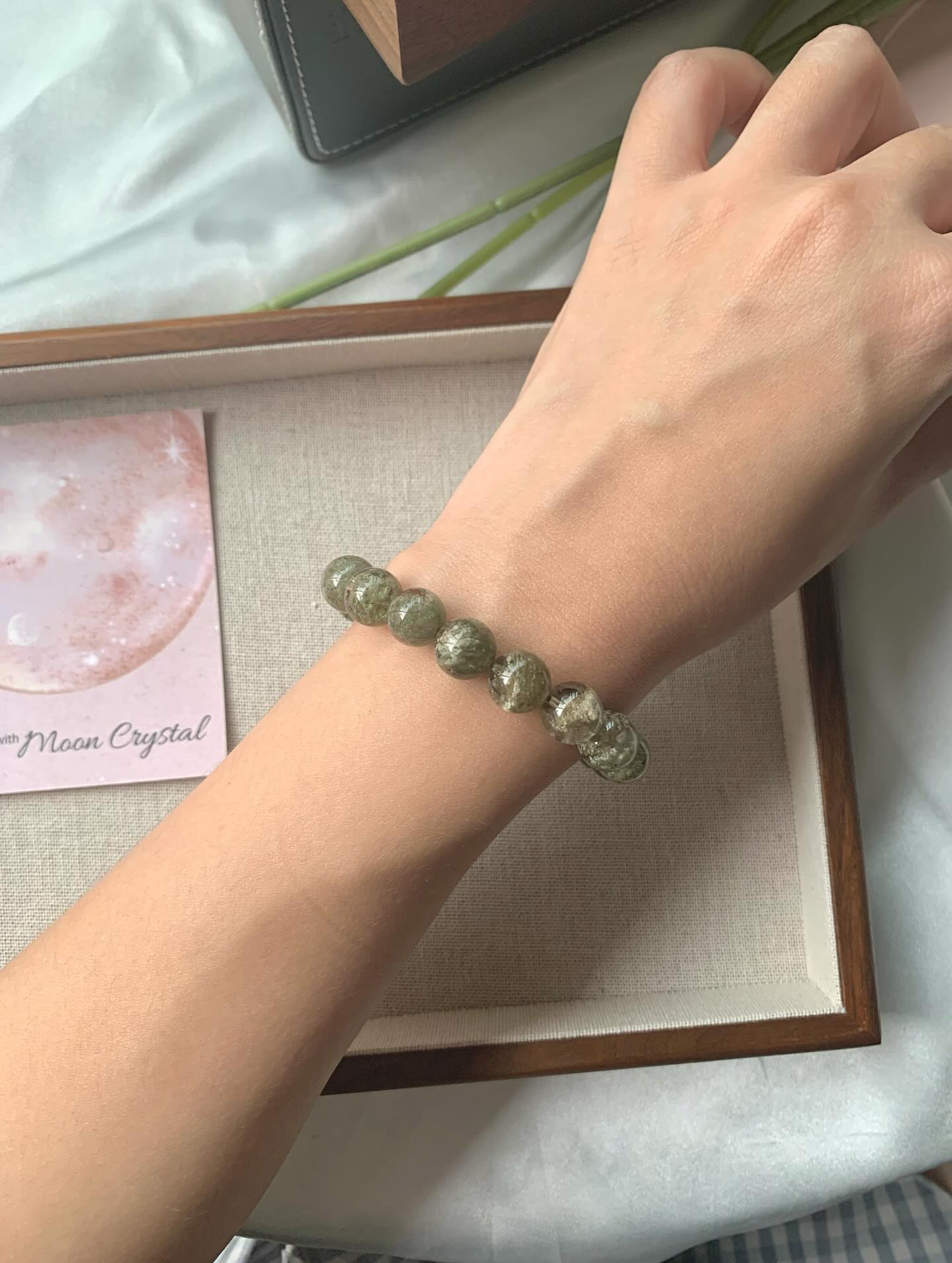 莫奈绿幽灵 ｜ Green Phantom 10.6mm RM398 (只有一条）绿幽灵主要功效包括招正财、助事业发展、平衡身心情绪，并且能够吸引贵人、增强人际关系，还具有辟邪和带来活力的作用Green phantom crystals are believed to offer various benefits, including promoting healing and balance on physical, emotional, and spiritual levels, enhancing spiritual growth and intuition, facilitating transformation and personal development by releasing old patterns, and amplifying energy for manifestation. They are also associated with attracting wealth and career opportunities, stimulating concentration and memory, and aiding in the successful completion of long-term projects. Some also claim it can purify the aura, align chakras, and protect against negative energies#绿幽灵 #greenphantom #naturestone #gemstone #天然水晶 #水晶手串 #马来西亚水晶网店