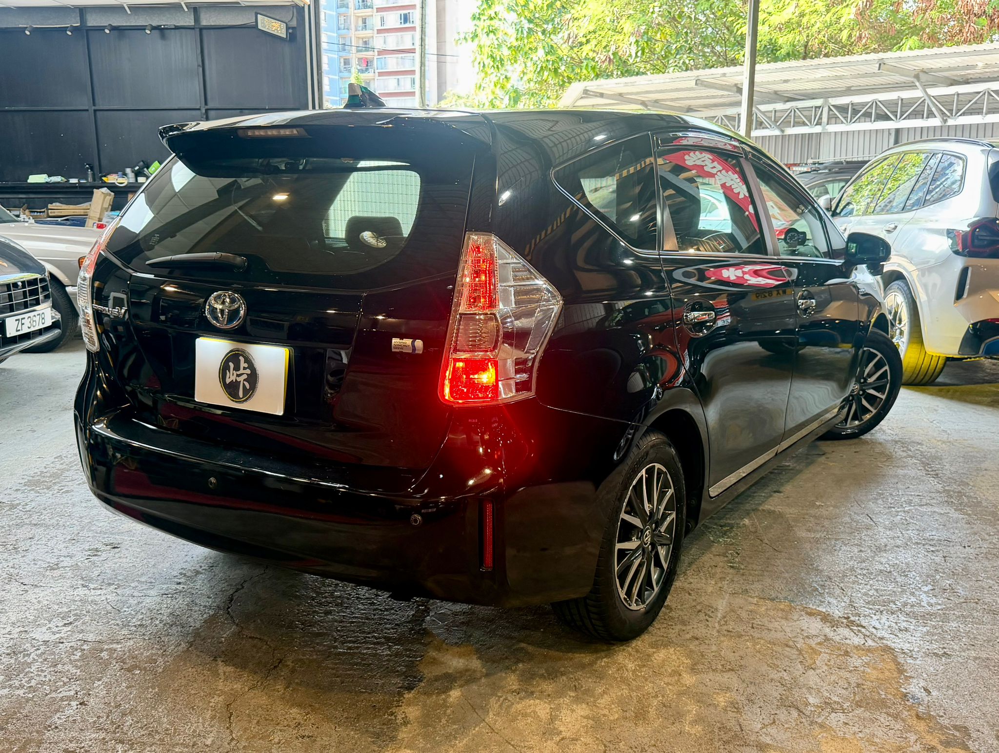 Toyota Prius V Hybrid 2012