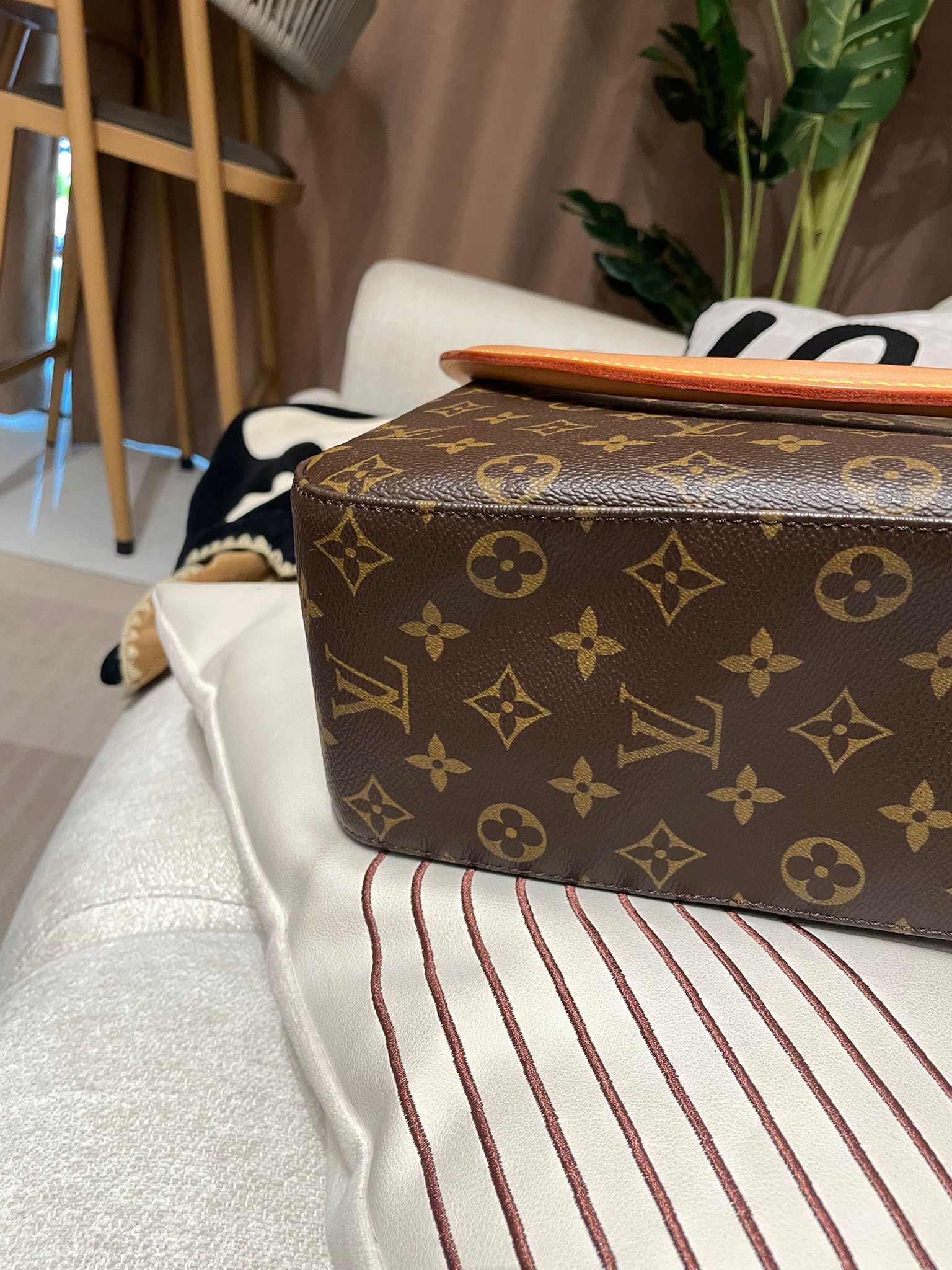 Lv Looping GM Shoulder Bag M51145 100%Authentic,95%new✅Dust bag  