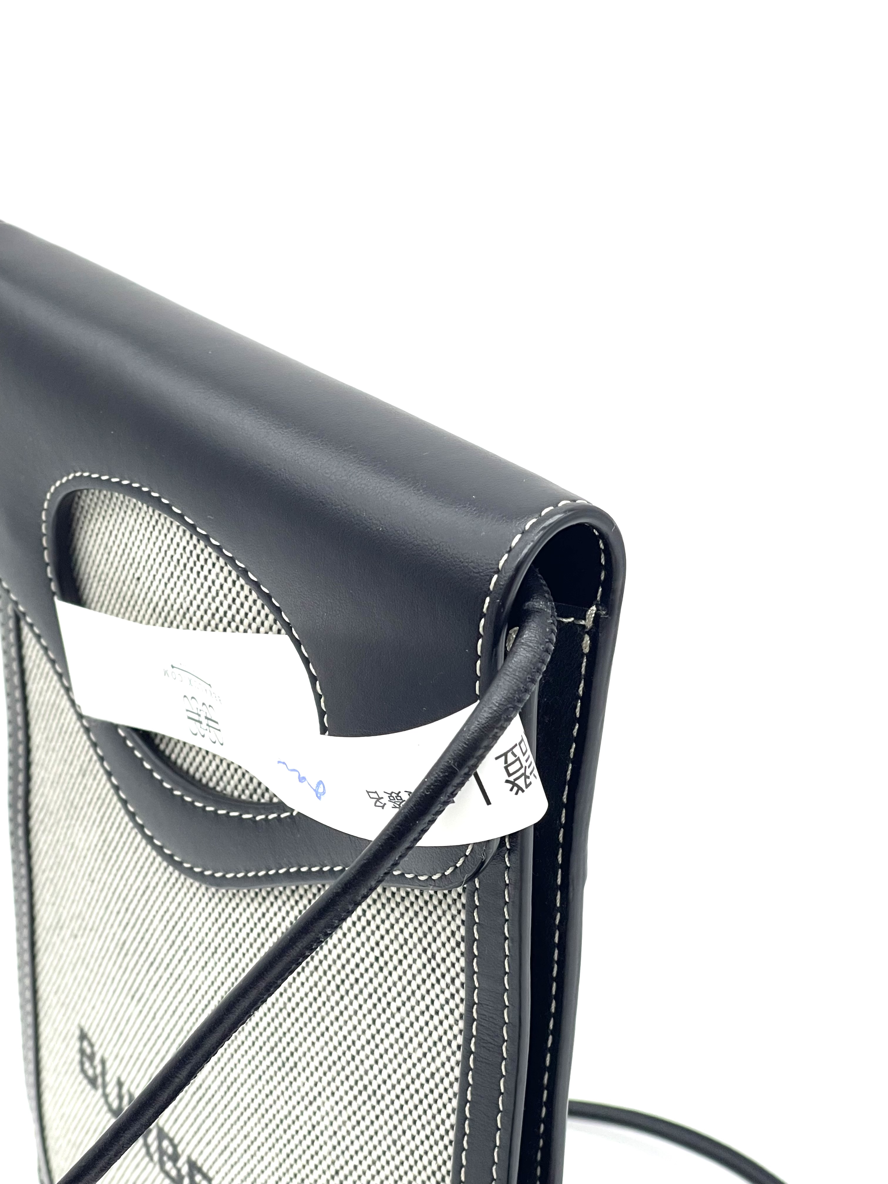 Pre-owned Burberry phone WOC / Product Code: 26040218