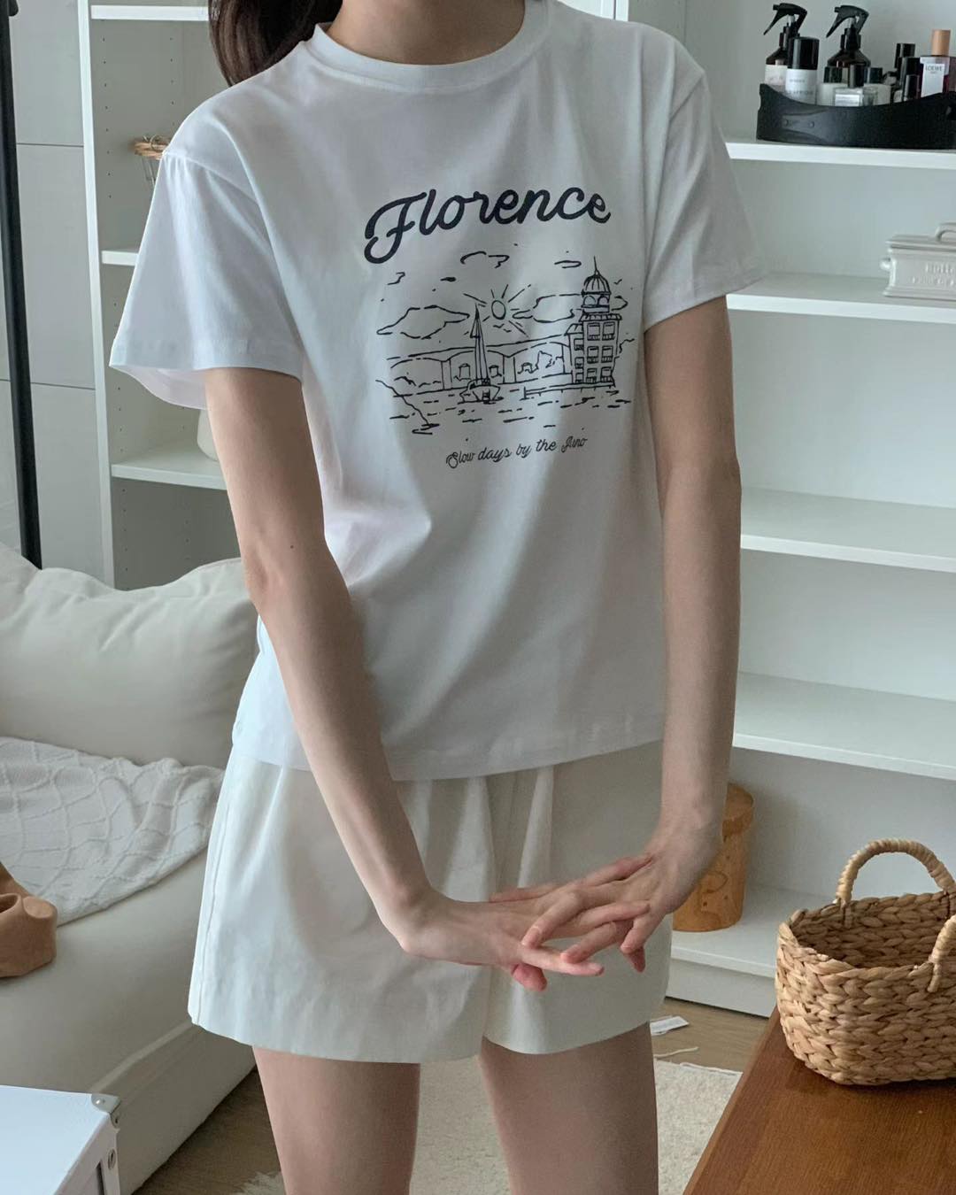 文藝感十足的手繪風 Tee