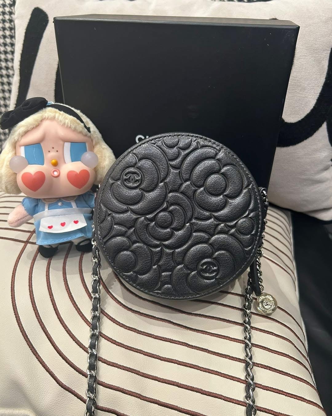 CHANEL ROUND BAG WITH CHAIN 山茶花荔枝牛皮圓餅 100%Authentic,98%new ✅CARD✅dust bag✅box 