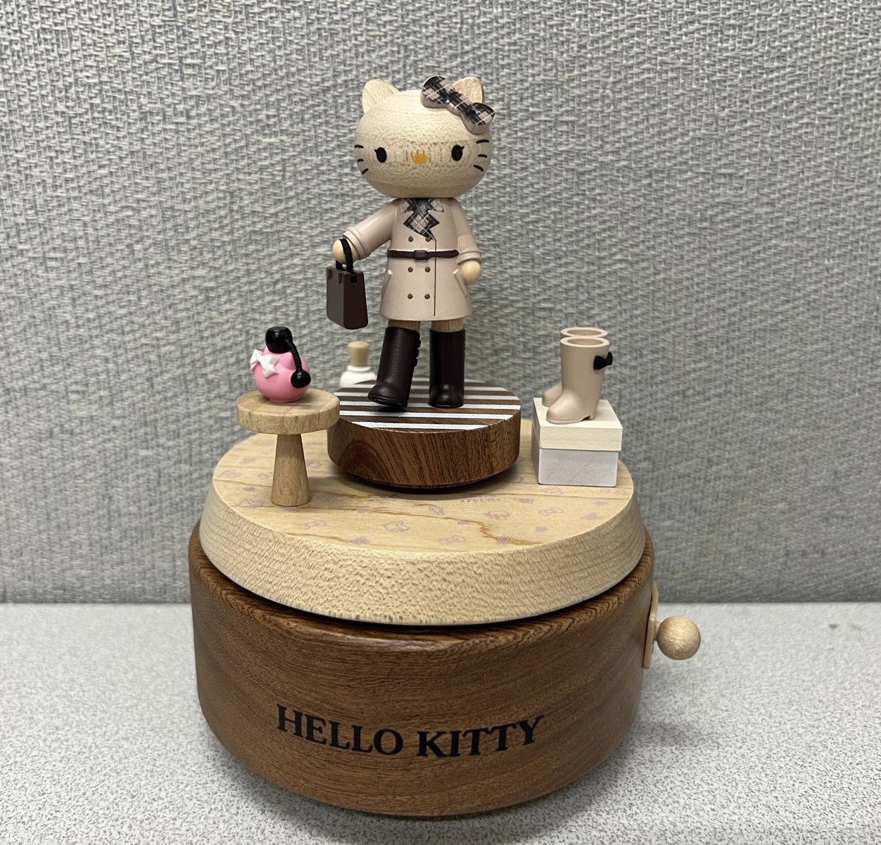 🇹🇼台灣直送🇹🇼 Hello Kitty 長腿 旋轉木製音樂盒