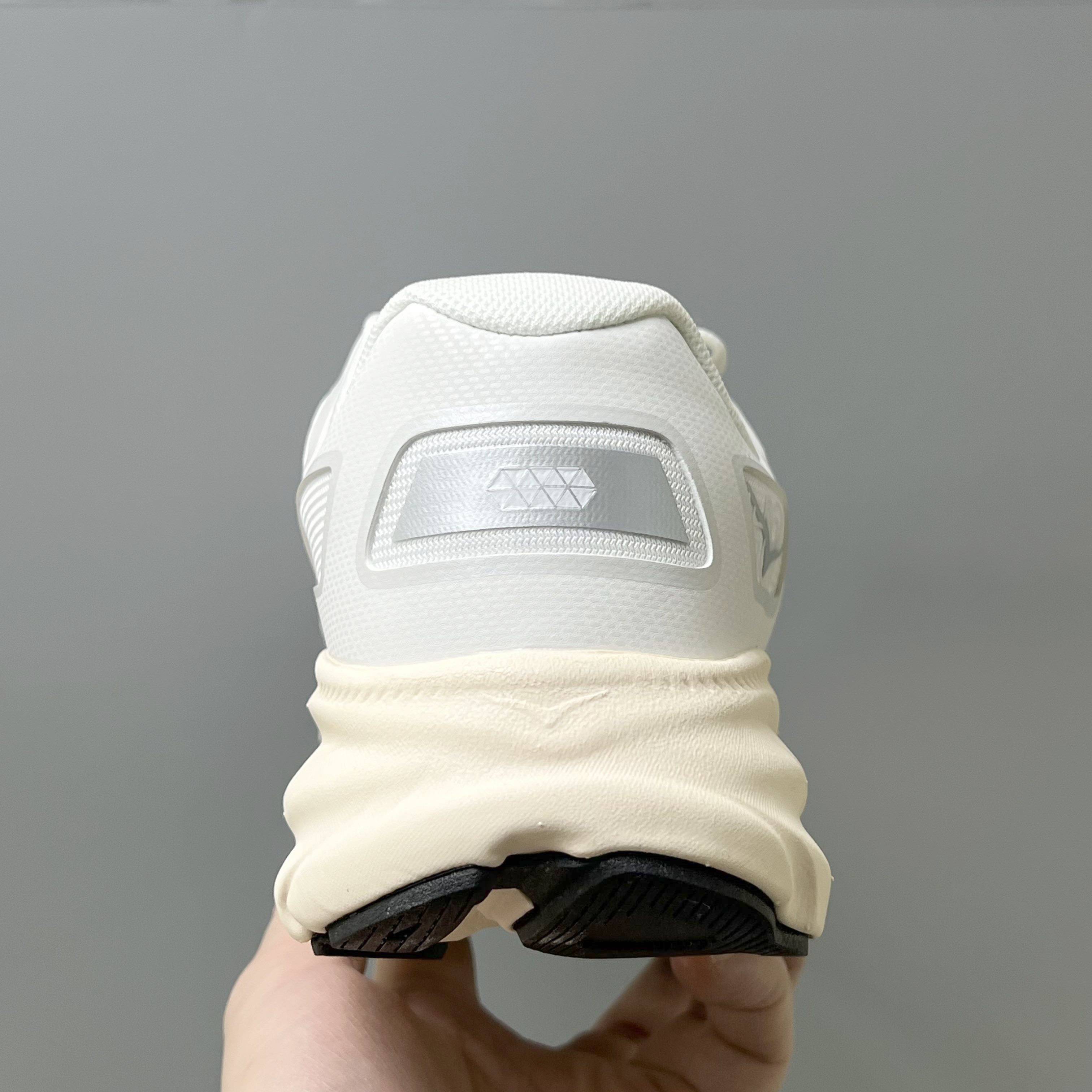 HOKA ONE ONE Clifton One9