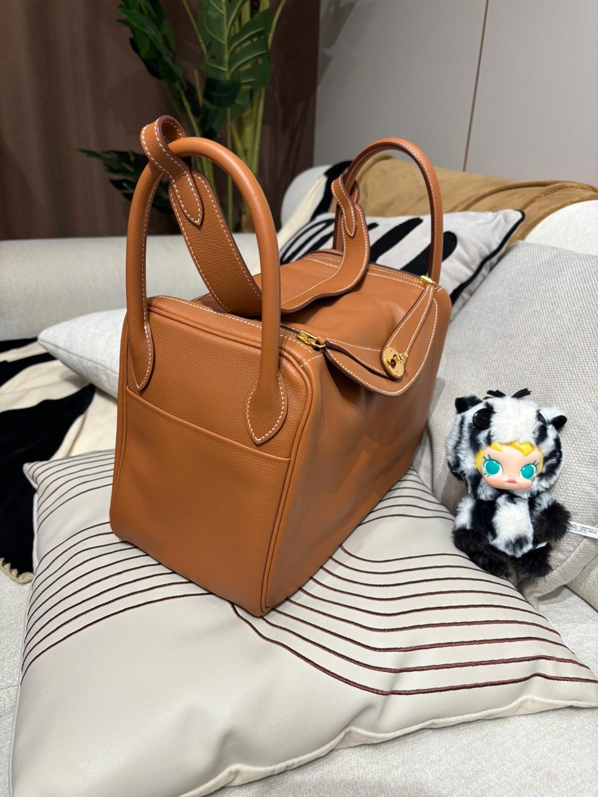 Hermes Lindy 30,STAMP D ,金金 W ercolor 牛皮 100%Authentic ,99%New ✅塵袋✅rain coat ✅box