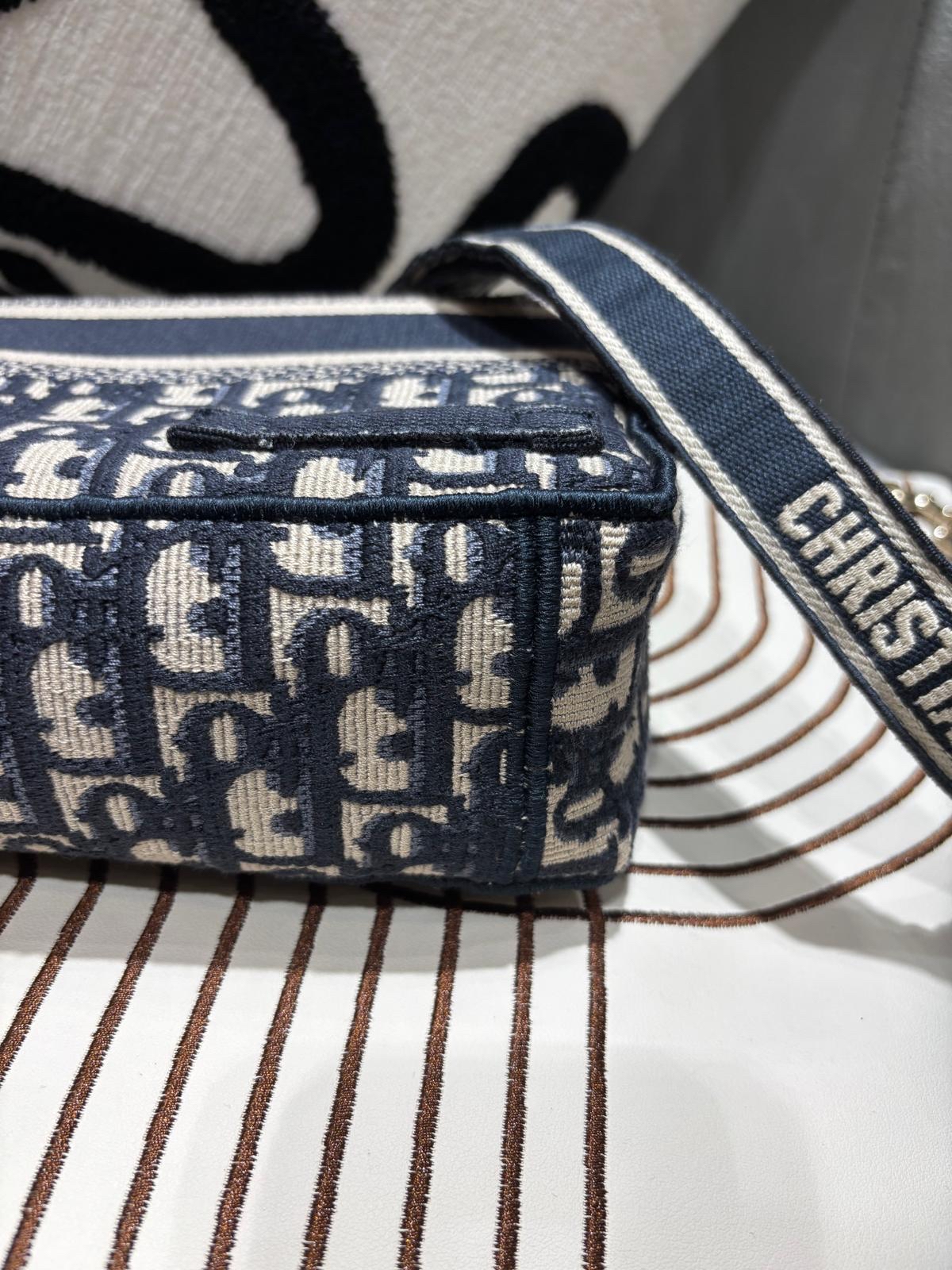 Dior 小碼 Diorcamp 手袋藍色 Dior Oblique 刺繡 100%Authentic, 99%New ✅Dust bag