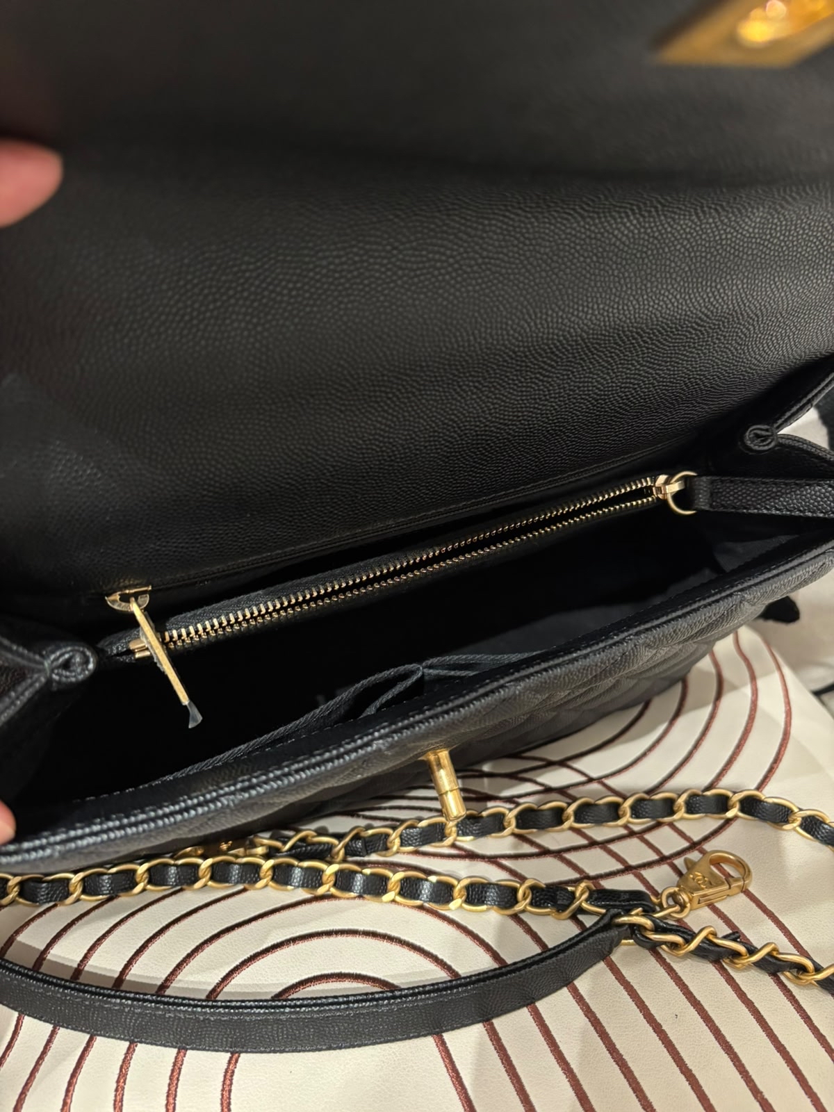 Chanel Coco Handle Medium 黑色荔枝牛皮金扣 100%Authentic, 98%New ✅29Card✅Dust bag✅Box