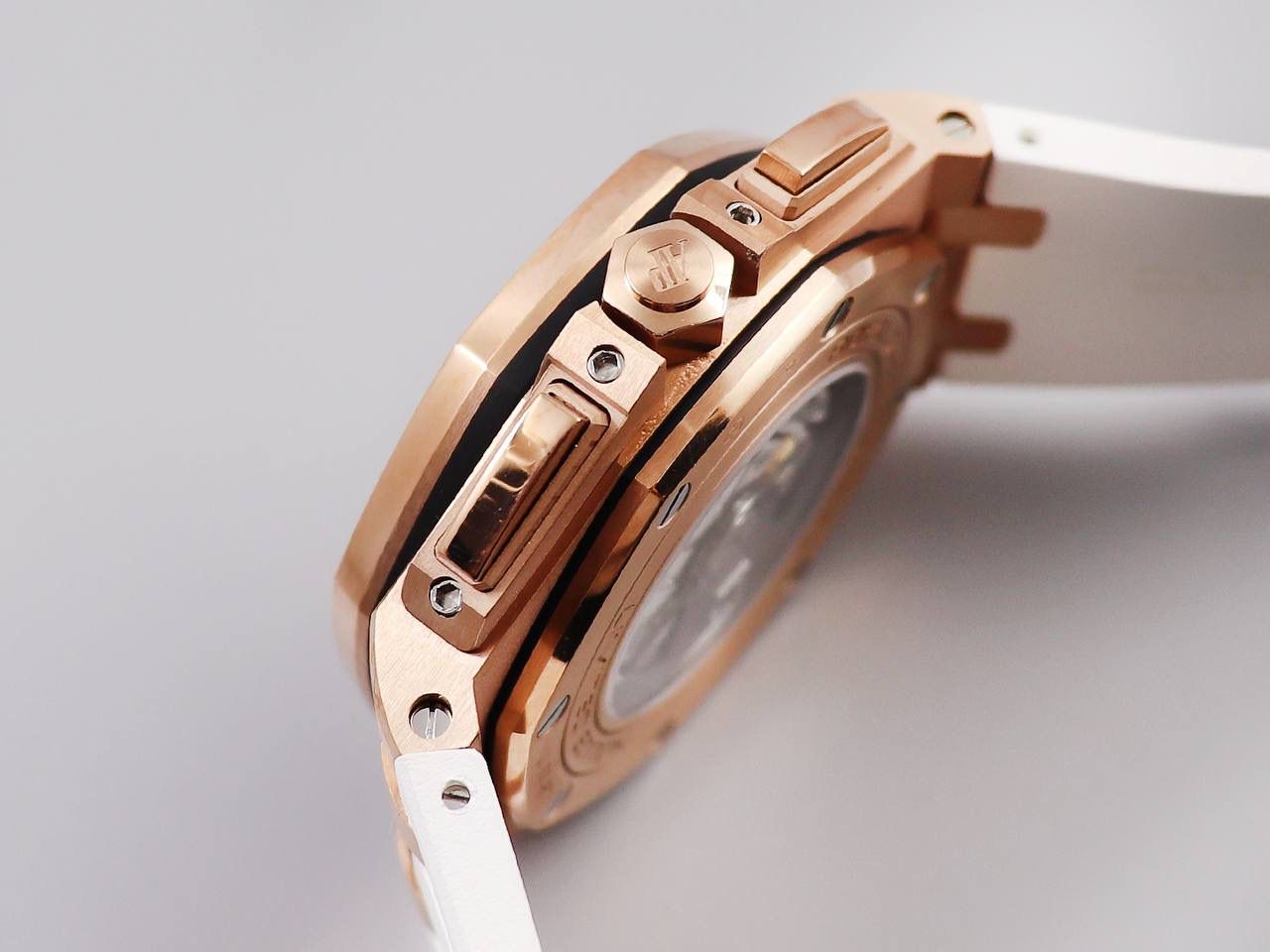 AP26400皇家橡树v2版 全金壳 44毫米直径 搭载复刻原版CaL．3126机芯 市面上最顶级版本的超级复刻🔥💯