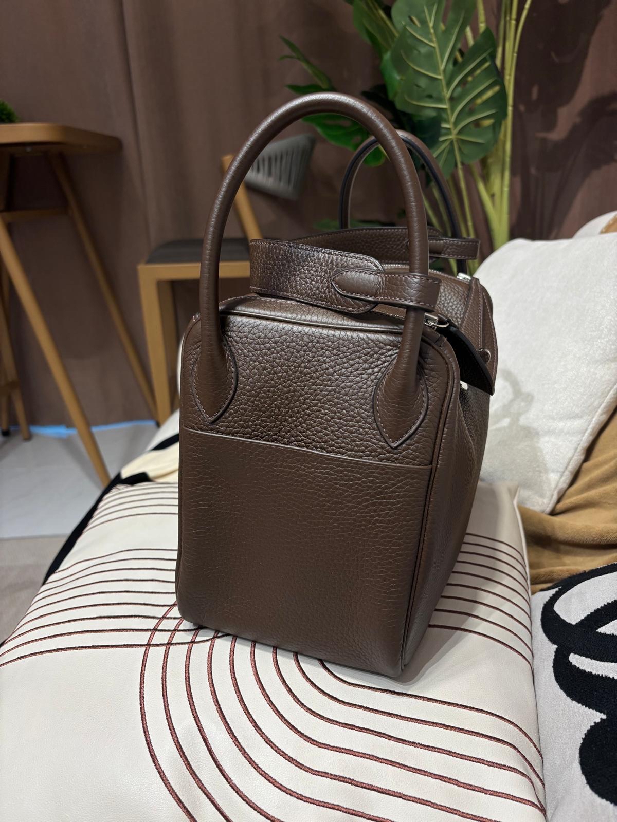 Hermes Lindy 30 Stamp [Q] 100%Authentic, 95%new✅dust bag 