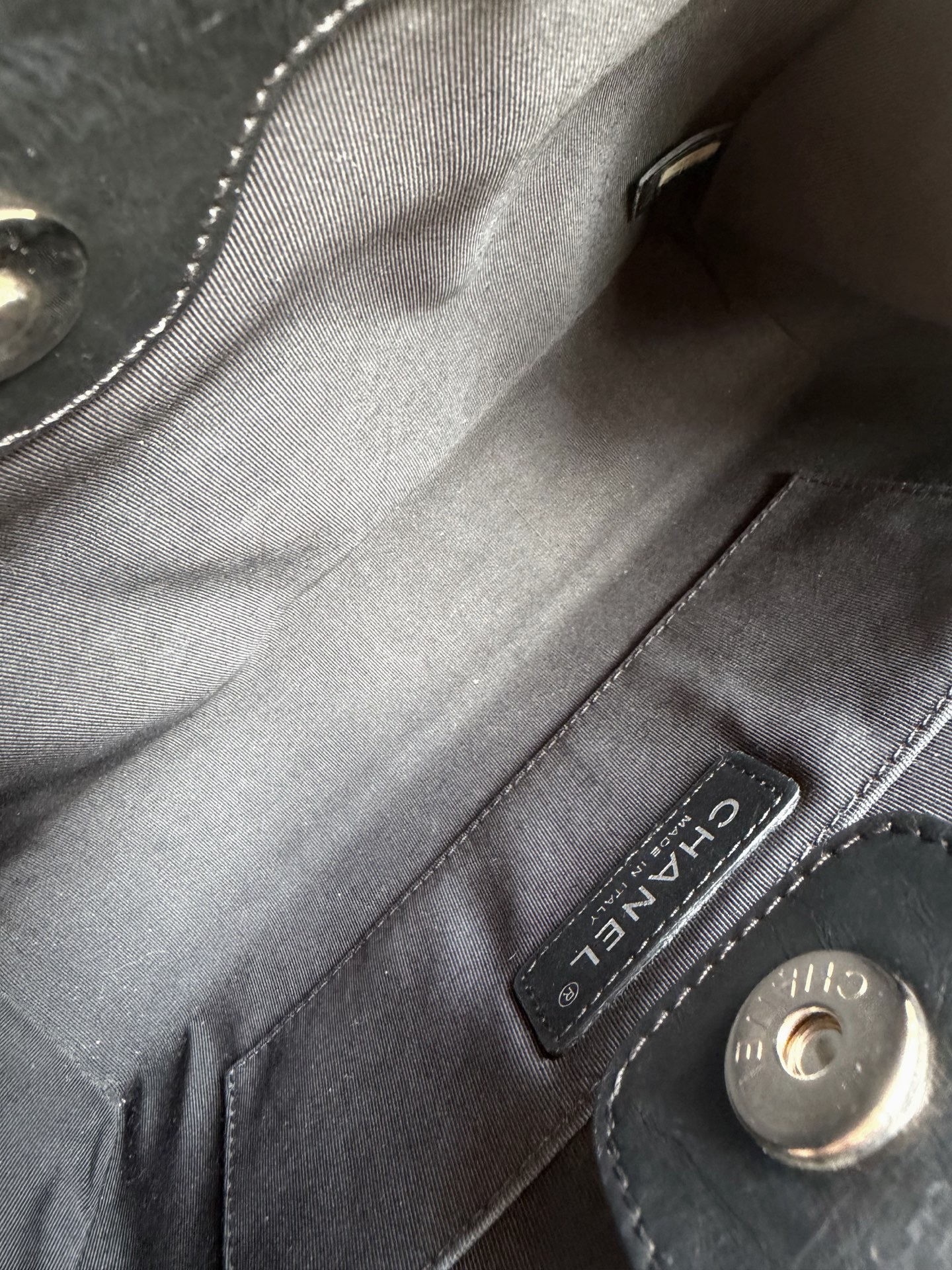 【預訂貨品】Chanel黑銀油蠟皮信封包