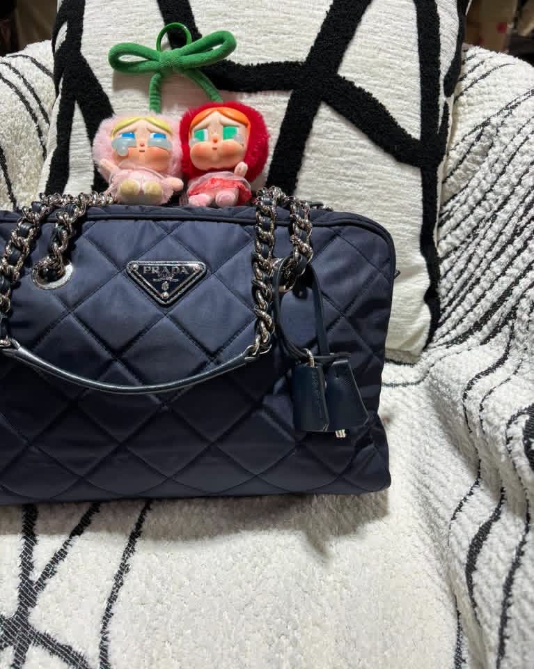 PRADA nylon shoulder  bag navy 100%Authentic, 95%new ✅Dust bag