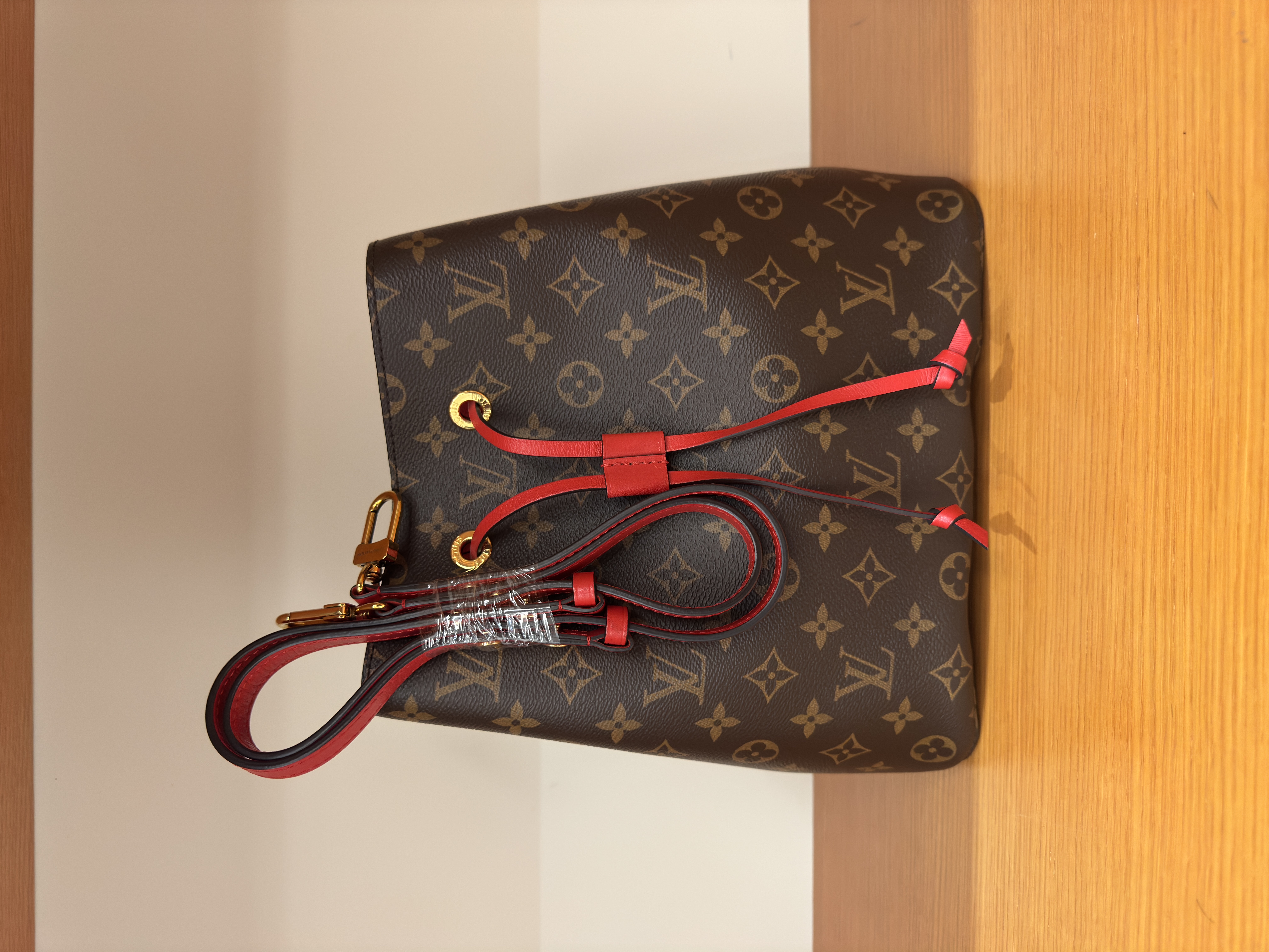 直播貨品 |  [1個-$100 2個-$300］HH23