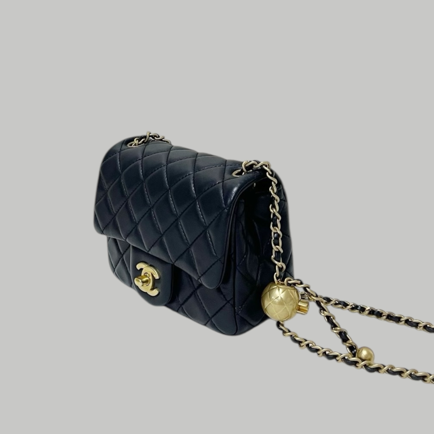 Chanel  Lambskin 金球方胖