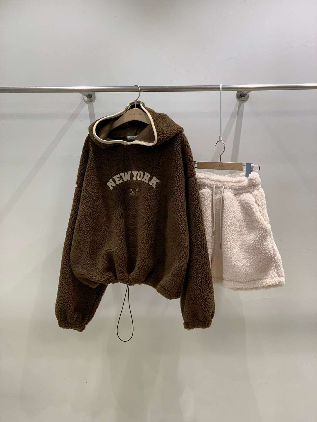 韓國🇰🇷April 粒粒毛set 裝$399 （預購10-14天）