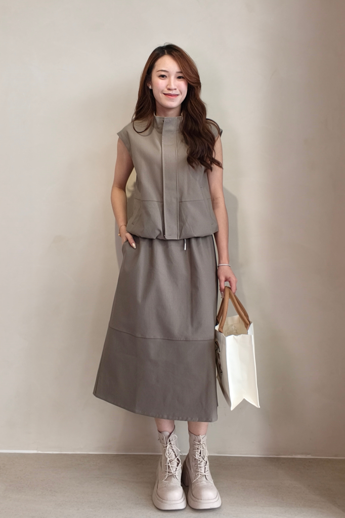 915845 Luna Drape High Neck Sleeveless Top