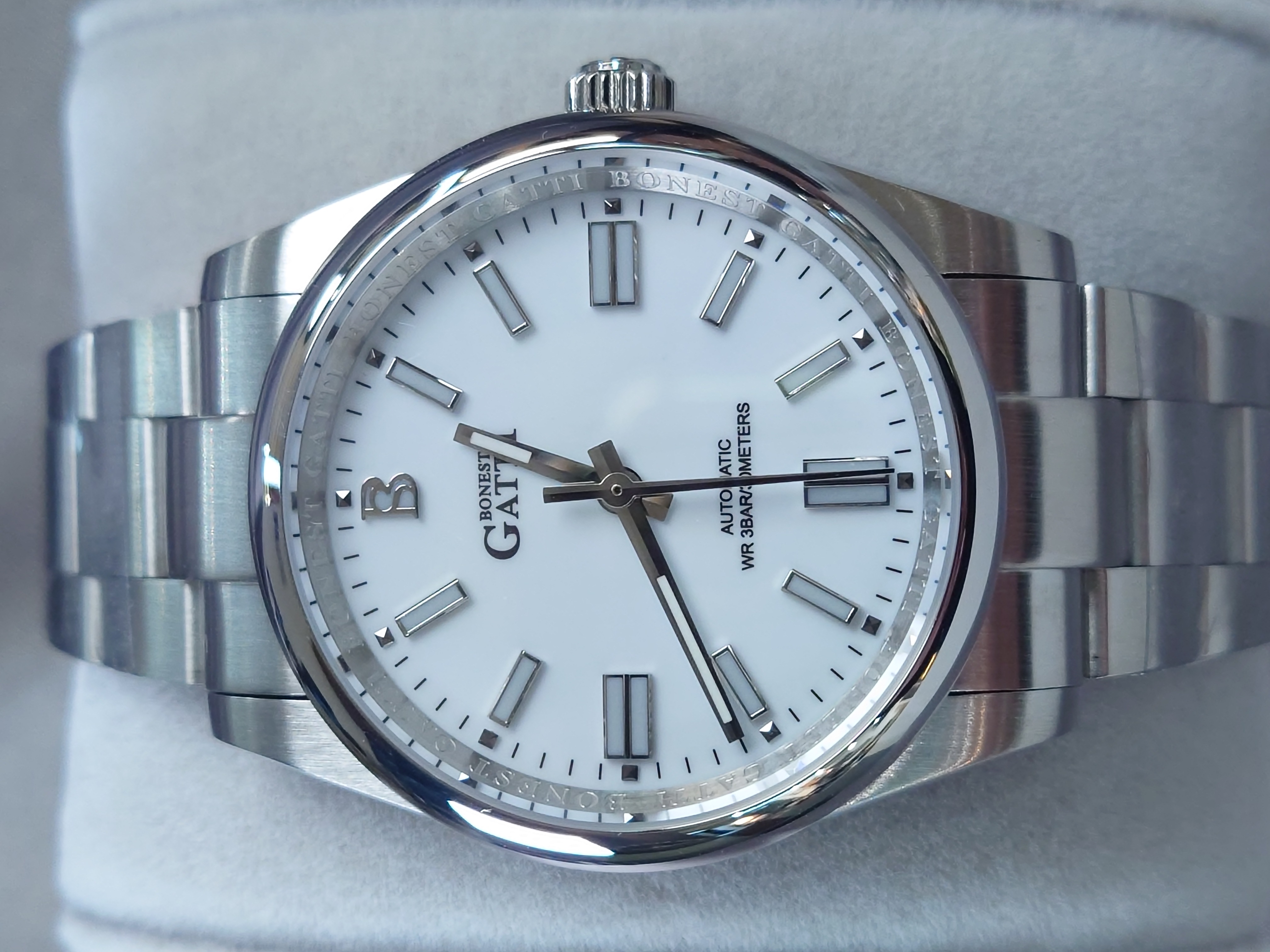 Bonest Gatti 隱藏錶面馬年特別版動錶 BG8015-S1 白