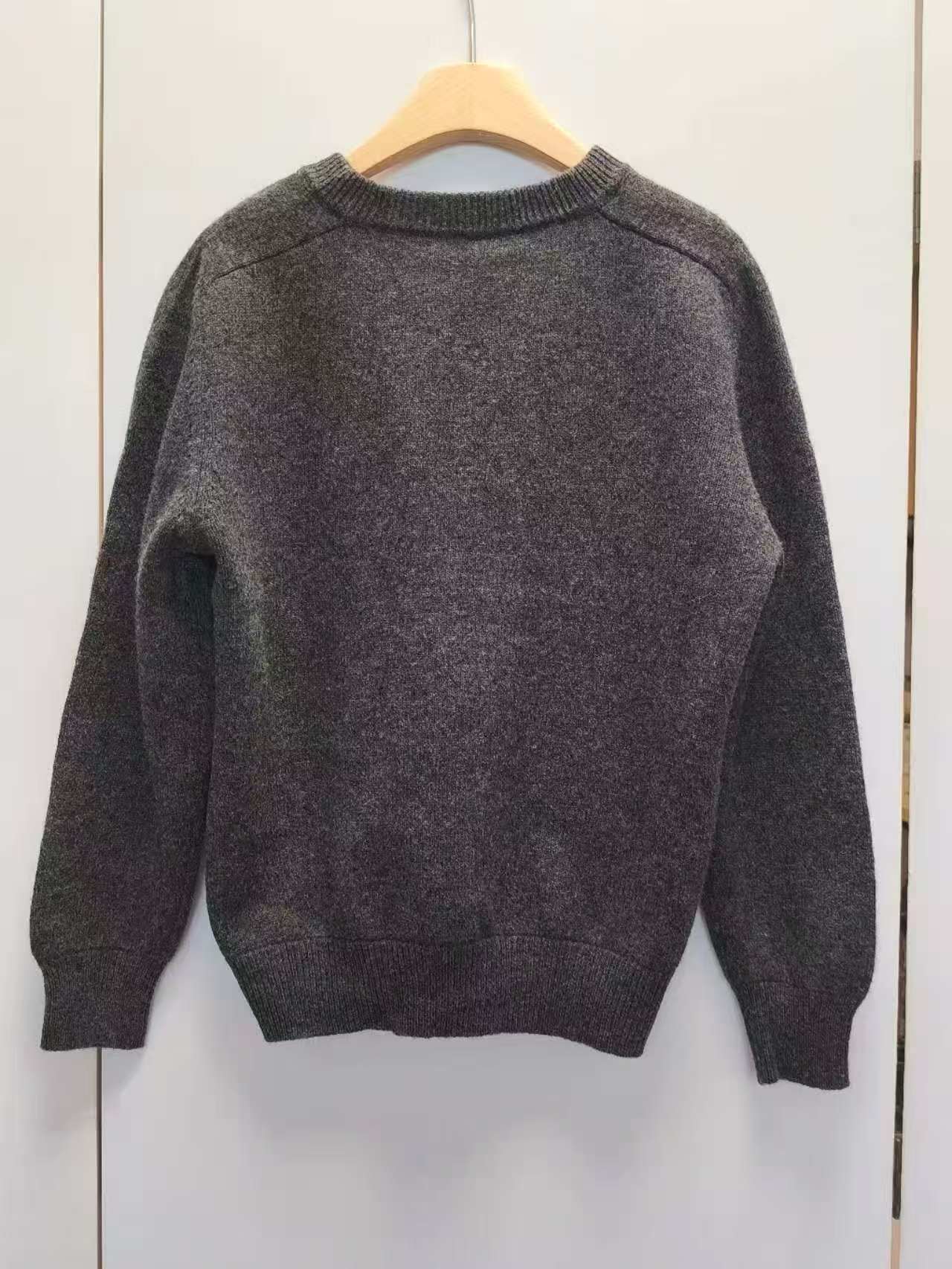 #3002, Lambswool Cashmere V- neck Pullover 綿羊毛茄士咩V領針織上衫